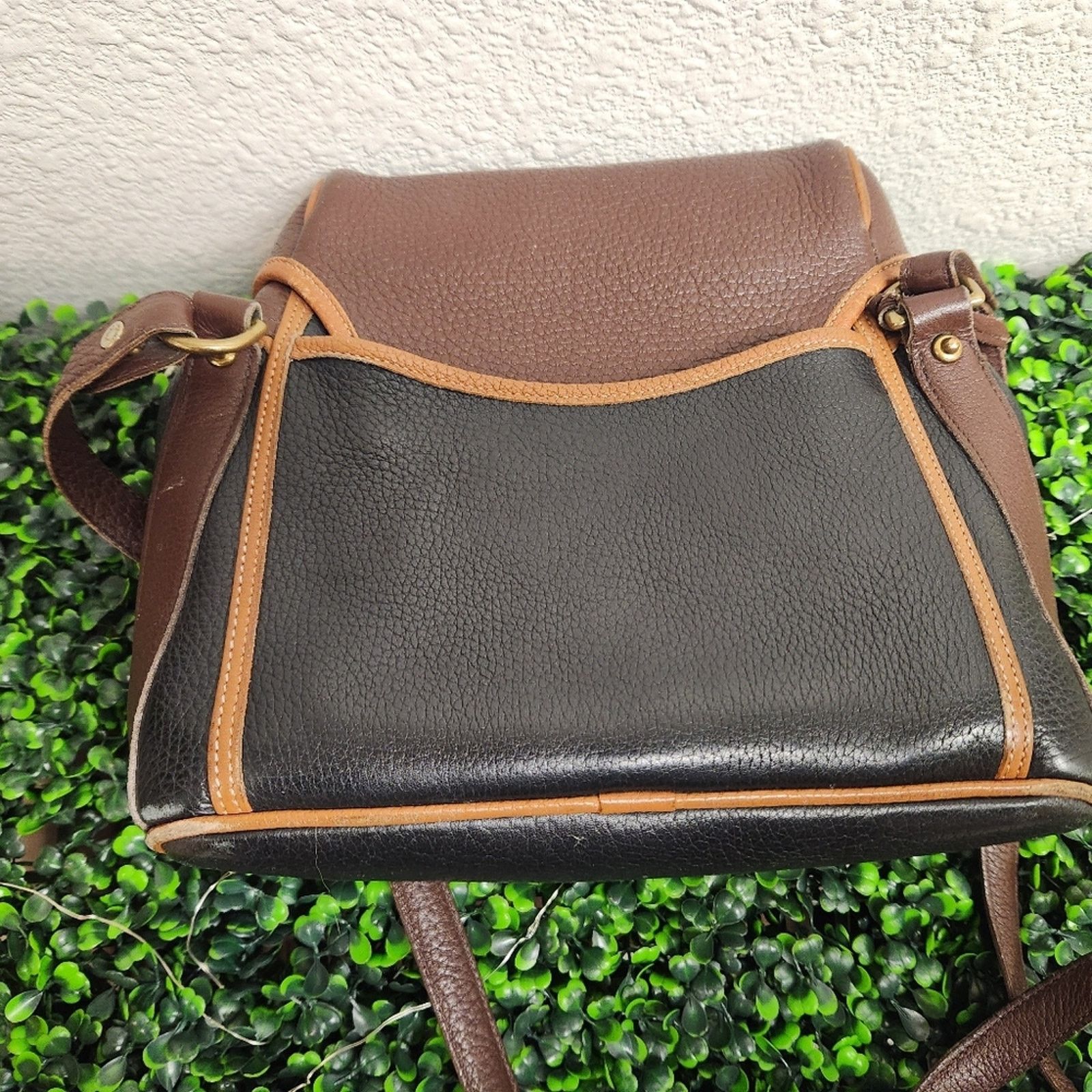 Dooney & Bourke Dooney & Bourke Teton Drawstring saddle Pebbled crossbody. Size ONE SIZE - 8 Thumbnail