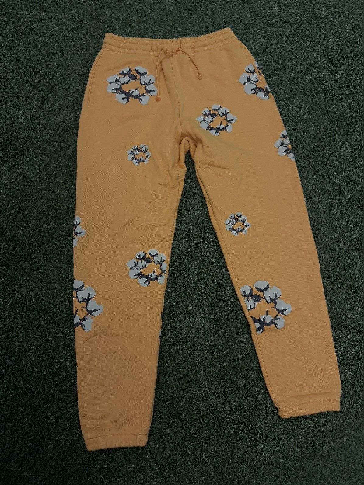 Cactus Plant Flea Market × DENIM TEARS Denim Tears CPFM Cotton Wreath Sweatpants Size M (NEW) Size US 31 - 2 Thumbnail