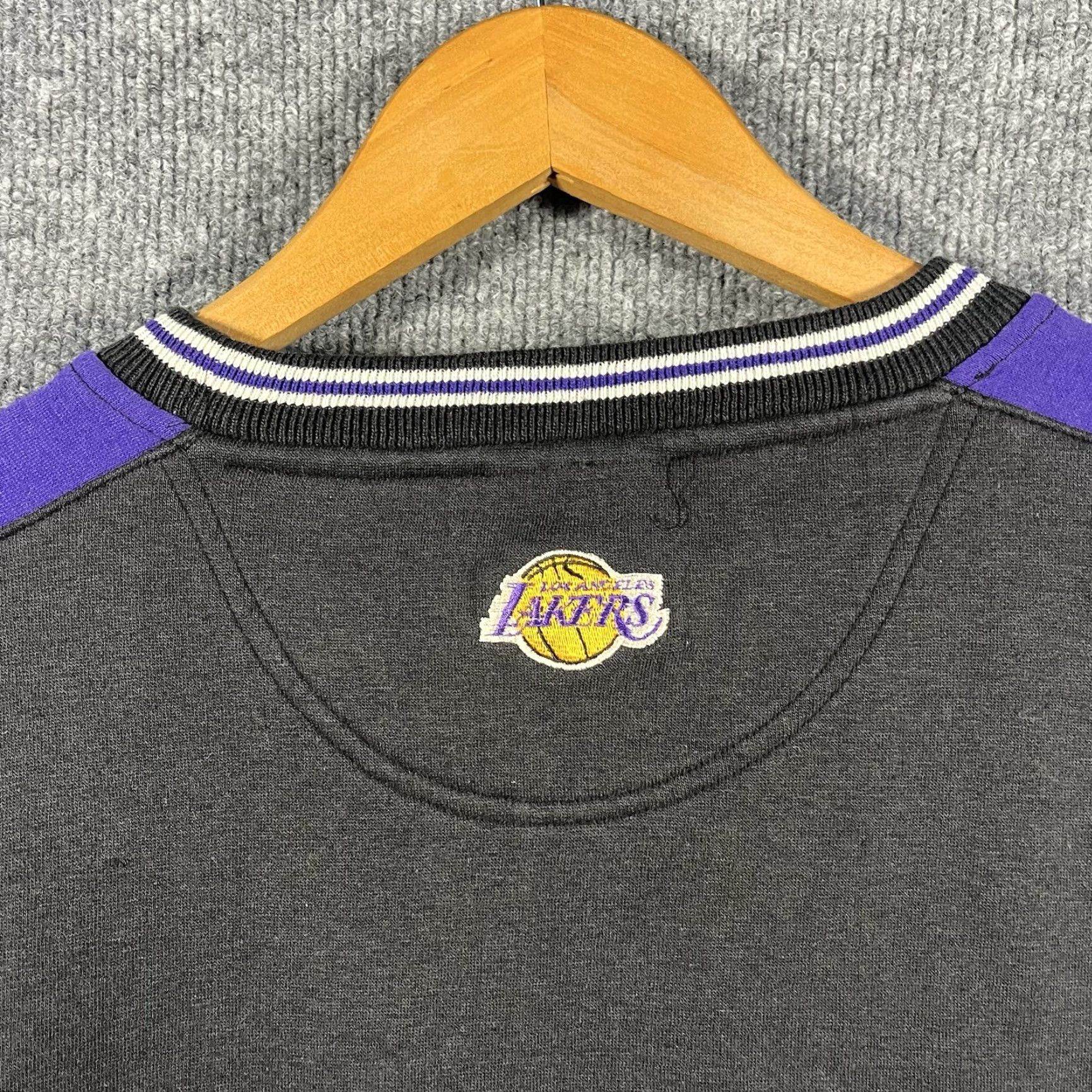 Lee VINTAGE Lee Sport Los Angeles Lakers Pullover Crewneck Sweatshirt XL Black 90s Mens Sweatshirt Size US XL / EU 56 / 4 - 3 Thumbnail