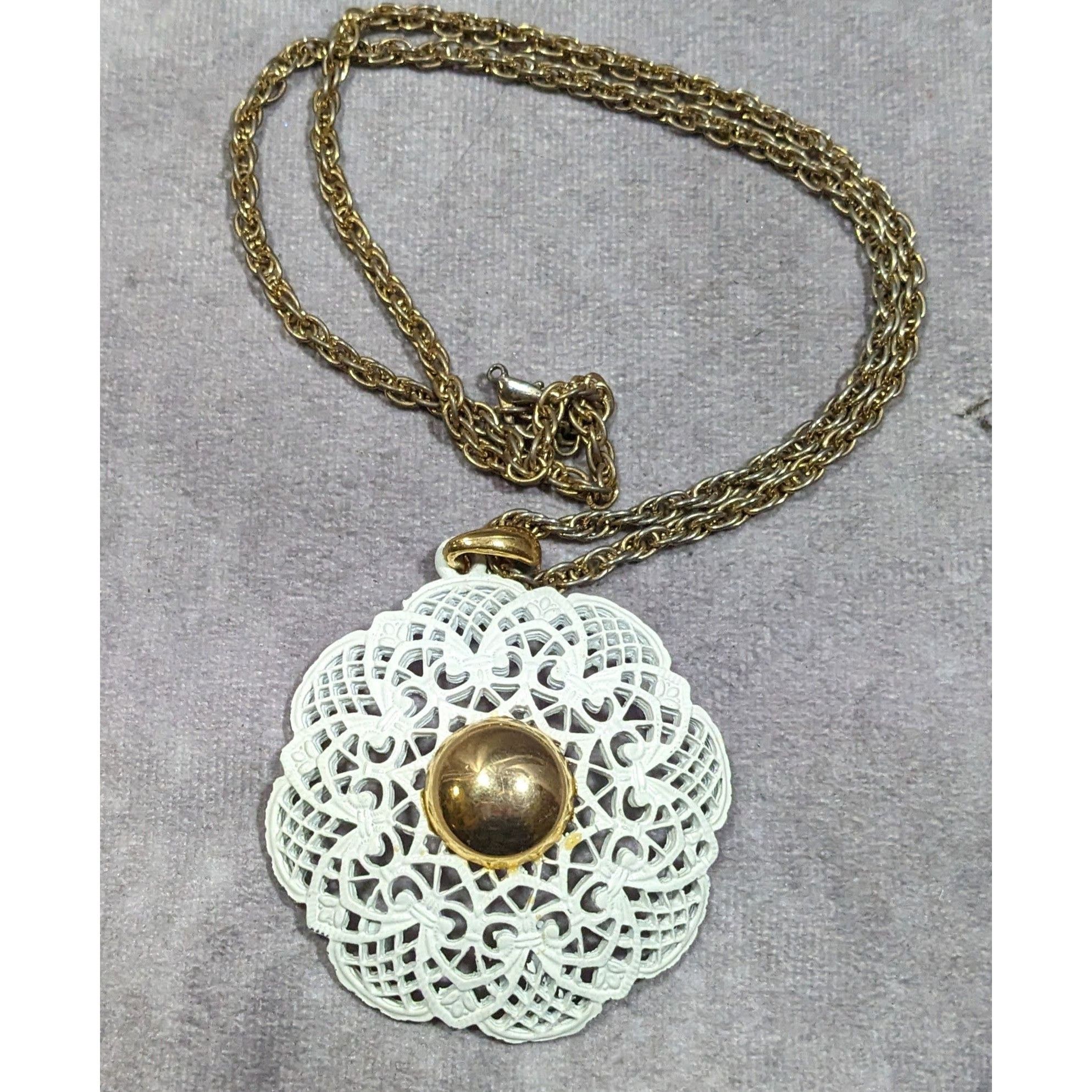 Other Vintage Victorian Style White Filigree And Gold Tone Pendant Size ONE SIZE - 10 Thumbnail