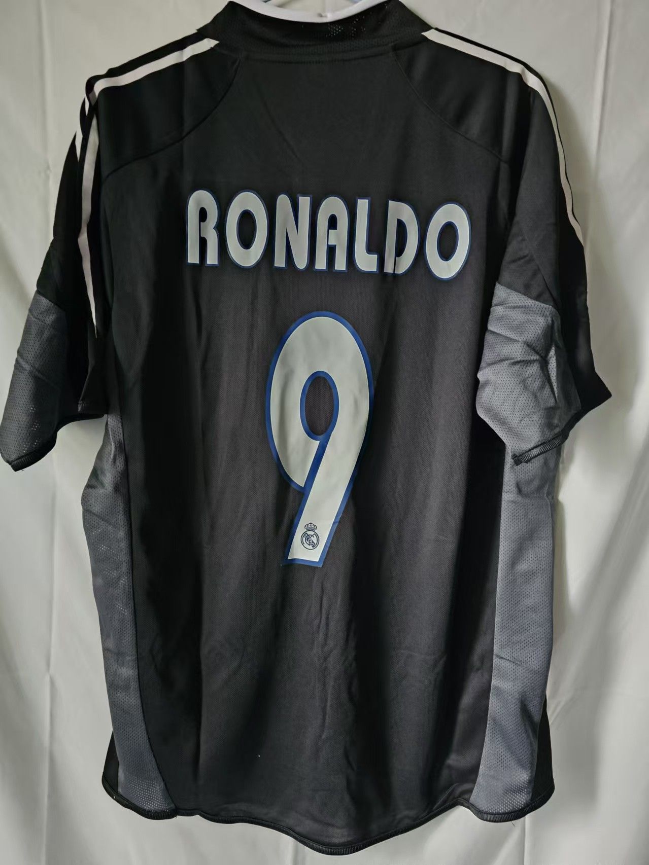 Other 2004 2005 Real Madrid #9 Ronaldo Jersey Away Size US XL / EU 56 / 4 - 1 Thumbnail