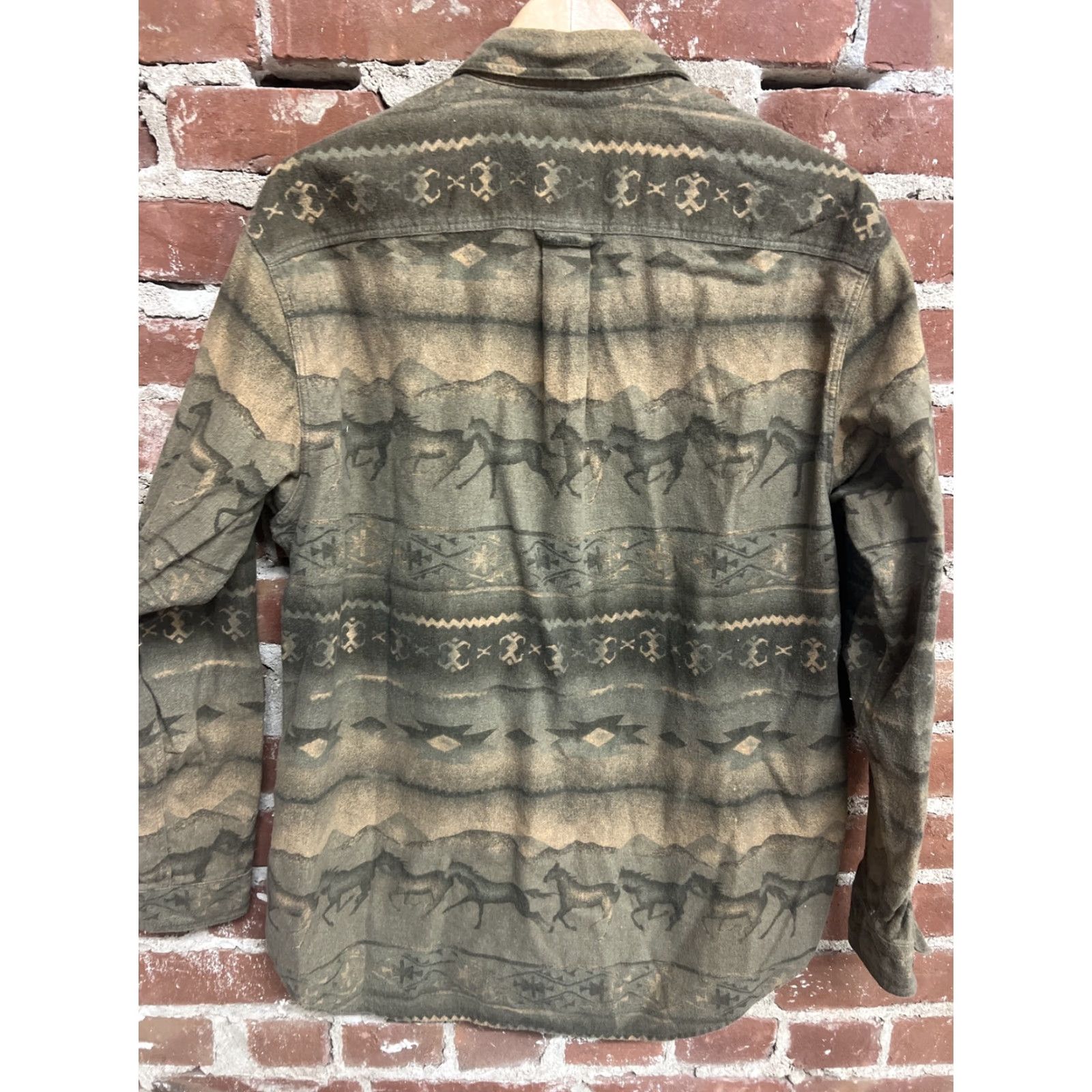 Vintage Cabela's Horse Camo Flannel Long Sleeve Button-Up Shirt Mens XL Brown Camouflage Pockets Zippers Size US XL / EU 56 / 4 - 4 Thumbnail