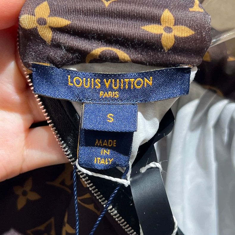 Louis Vuitton Louis Vuitton Brown print long sleeves Size S / US 4 / IT 40 - 3 Thumbnail