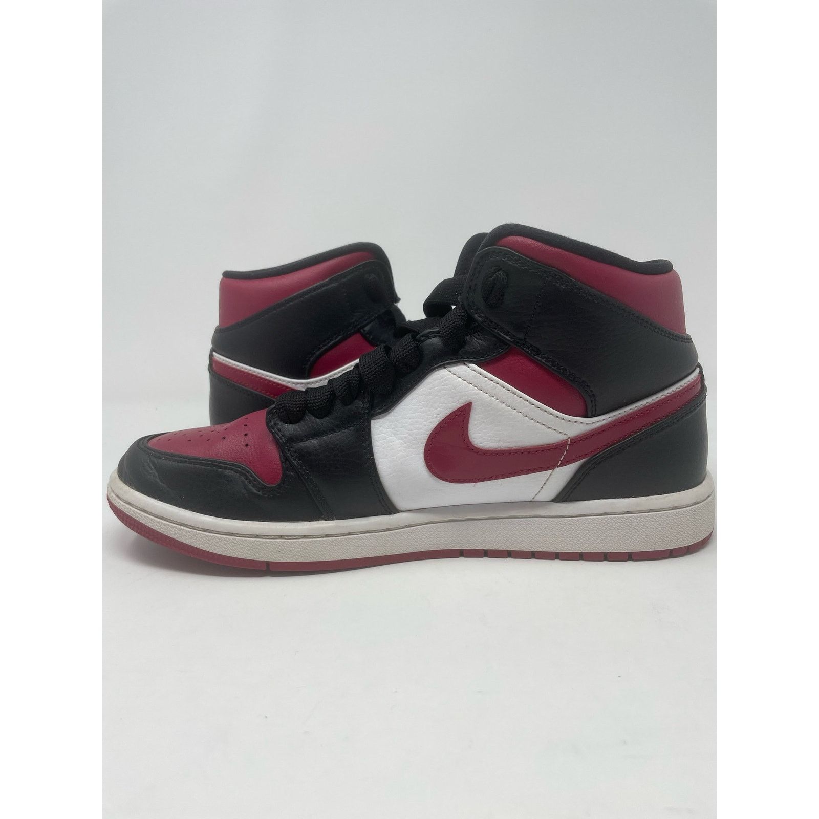 Jordan Brand Nike Air Jordan Retro 1 Mid Red Black 554724-066 Men Size 8 Size US 8 / EU 41 - 9 Thumbnail