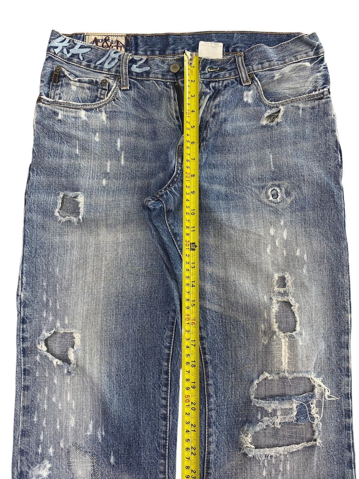 Abercrombie & Fitch Abercrombie & Fitch Faded Blue Wash Style Distressed Jeans Size US 34 / EU 50 - 6 Thumbnail