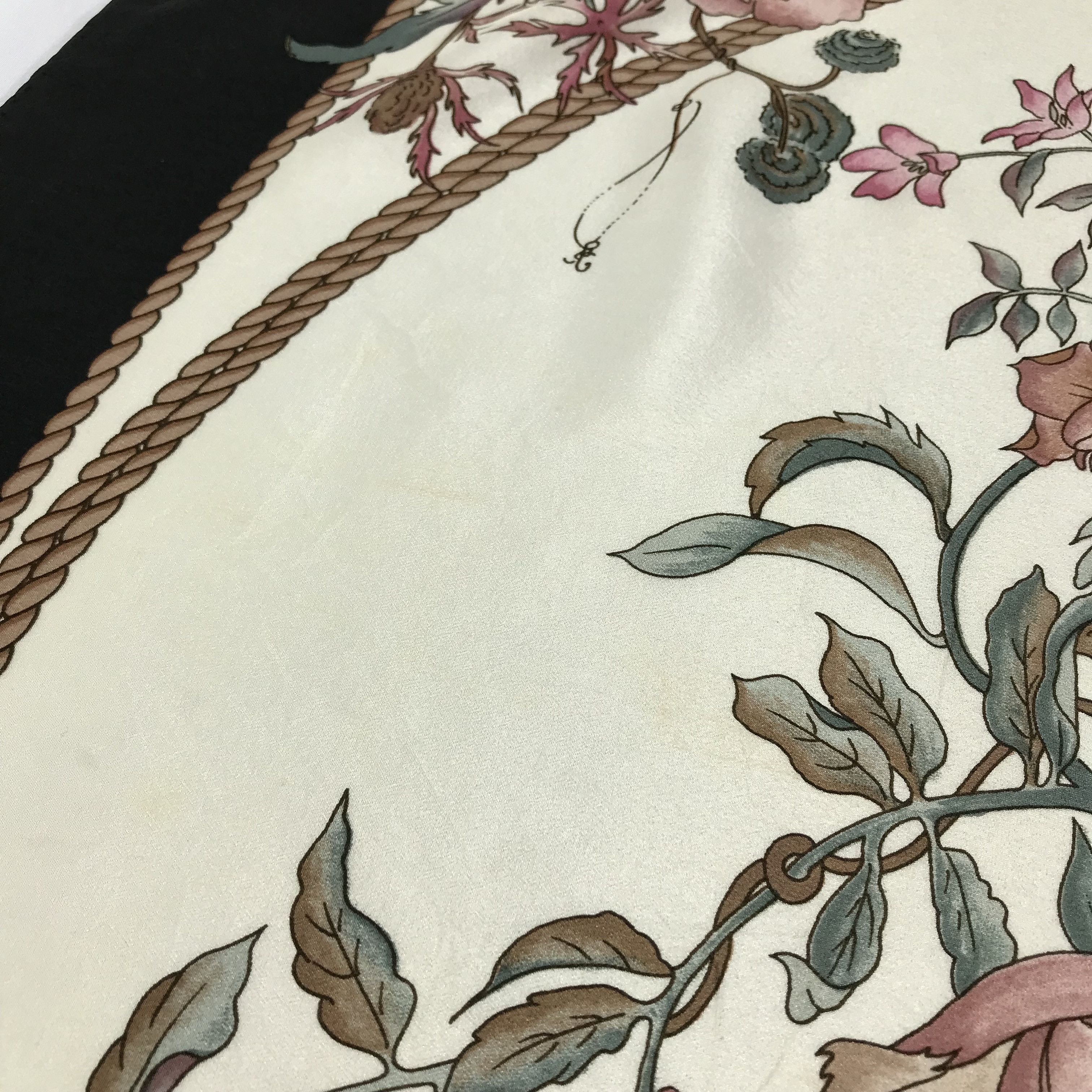 Vintage Vintage Luxury Flower Bouquet Hand Rolled Silk Scarf M184 Size ONE SIZE - 6 Thumbnail
