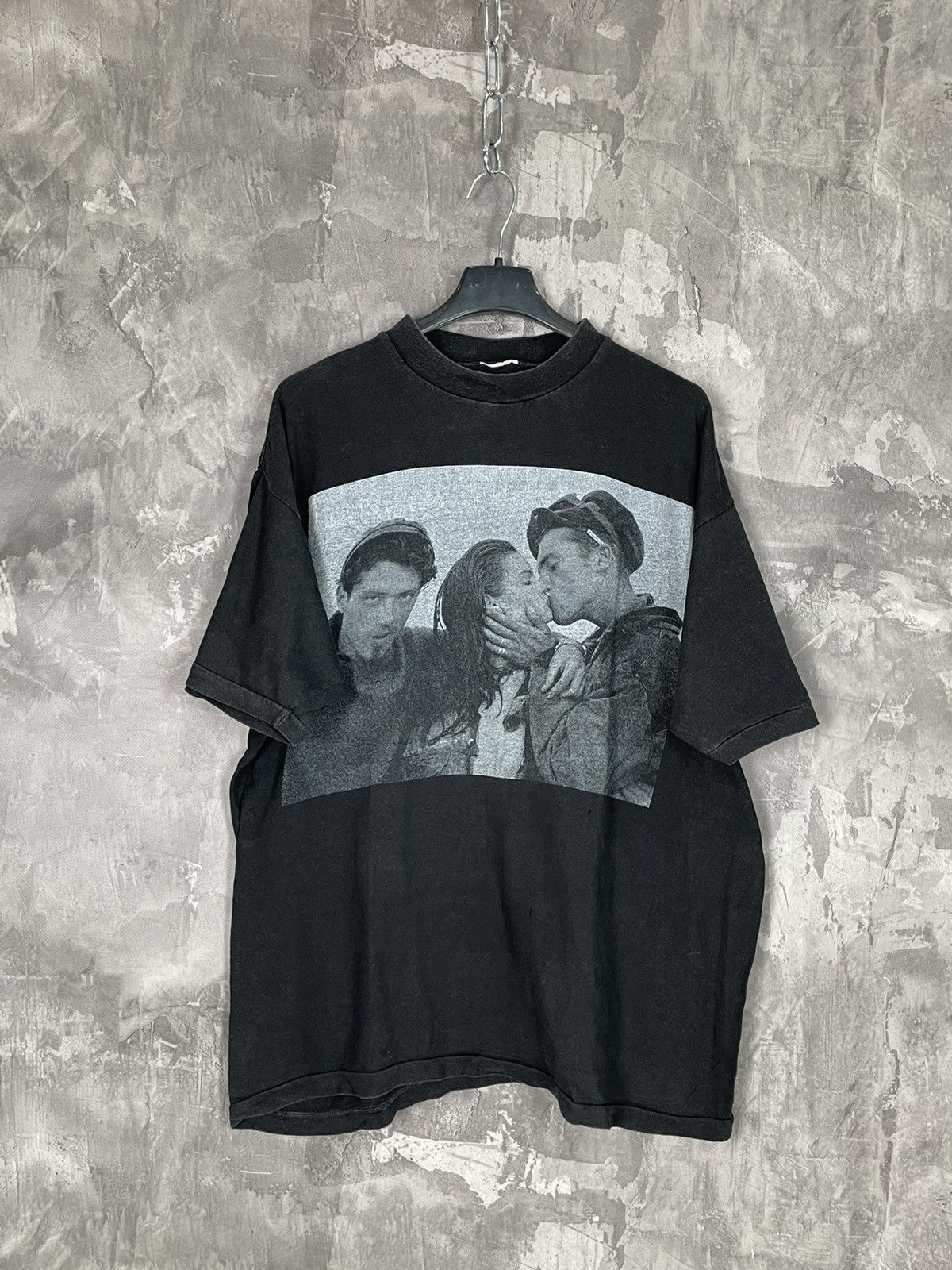 Japanese Brand Avant Garde Vintage Faded Distressed 90s “Kiss” T shirt Size US L / EU 52-54 / 3 - 1 Thumbnail