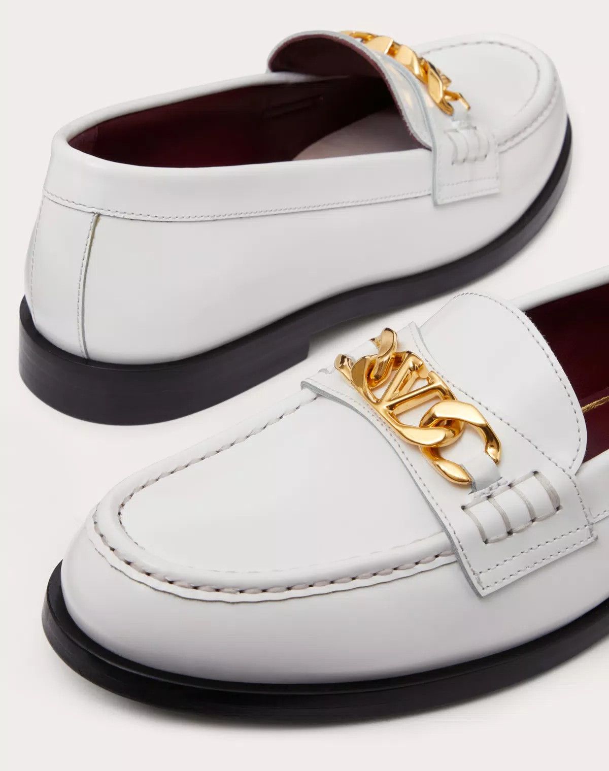 Valentino o1s1wg111125 Vlogo Chain Calfskin Loafers in White Size US 5 / IT 35 - 6 Thumbnail