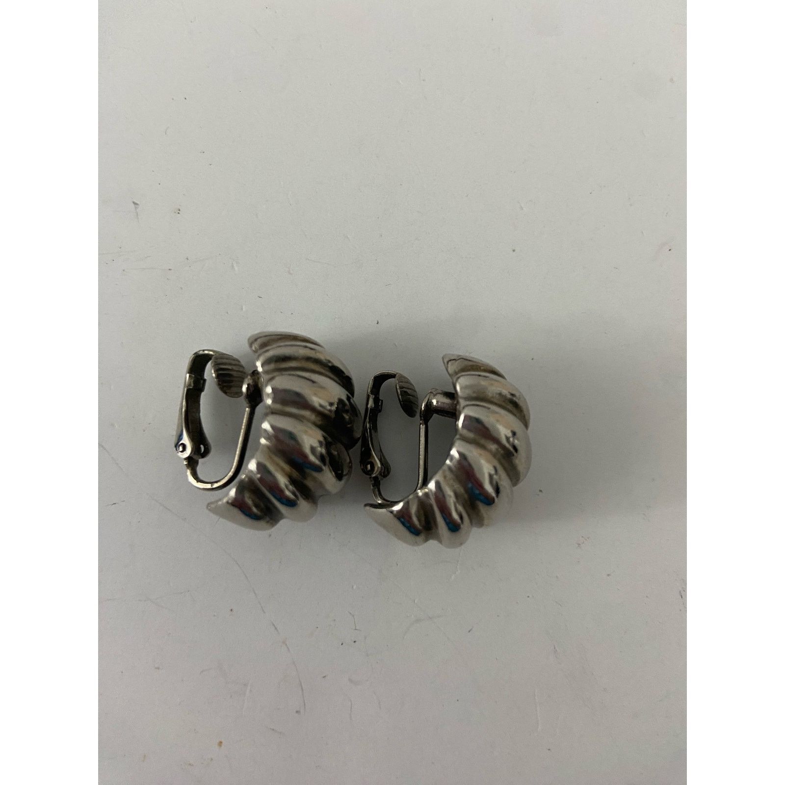 Vintage Vintage dome earrings clip on silver tone Size ONE SIZE - 4 Thumbnail