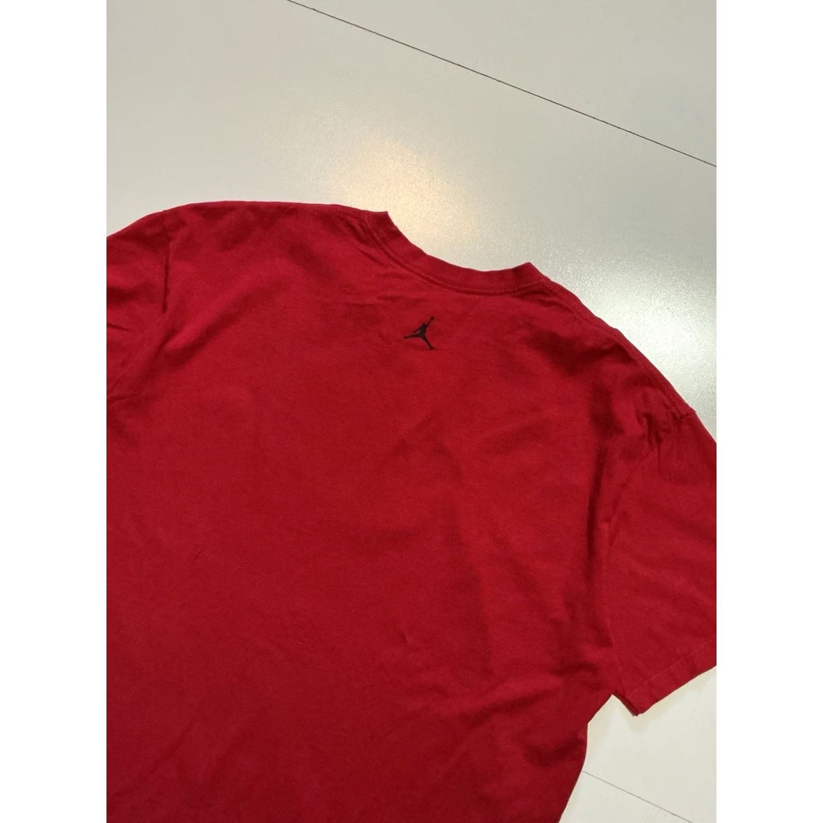 Jordan Brand VINTAGE Air Jordan Circle Jumpman Logo Graphic Red Basketball S/S Crewneck T-Shirt XXL Mens Red Logo T-Shirt 2XL Jumpman Size US XXL / EU 58 / 5 - 5 Thumbnail