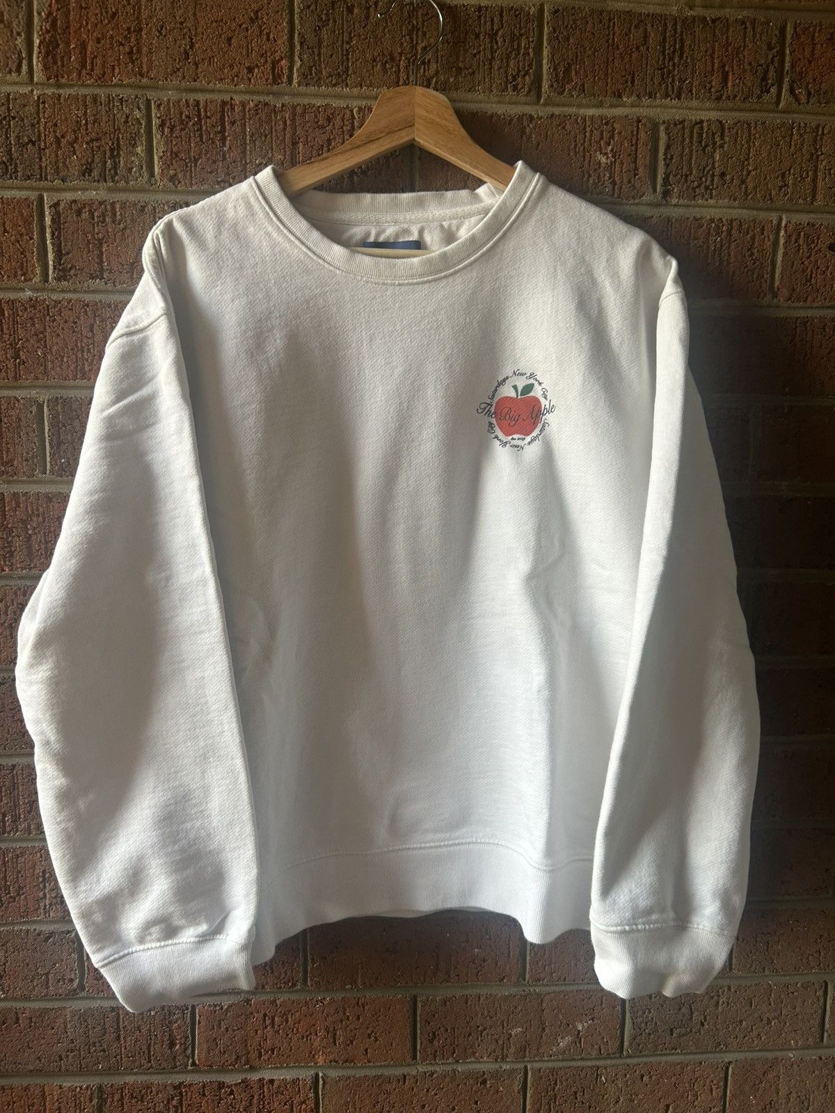 Saturdays NYC Saturdays NYC The Big Apple Logo White Sweatshirt Size US XL / EU 56 / 4 - 1 Thumbnail