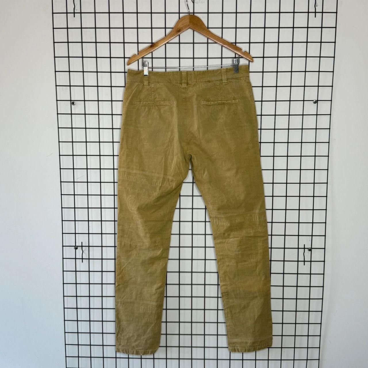 John Galliano Galliano Newspaper Print Beige Bottoms 2000s Size US 32 / EU 48 - 2 Thumbnail