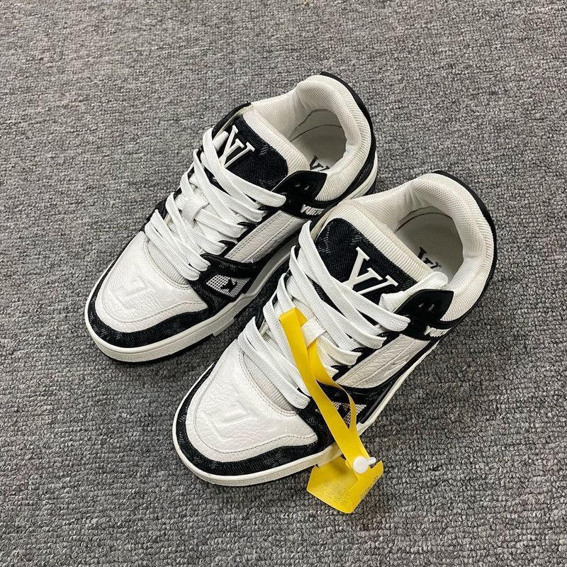 Louis Vuitton Black and White Casual Sneakers -2505