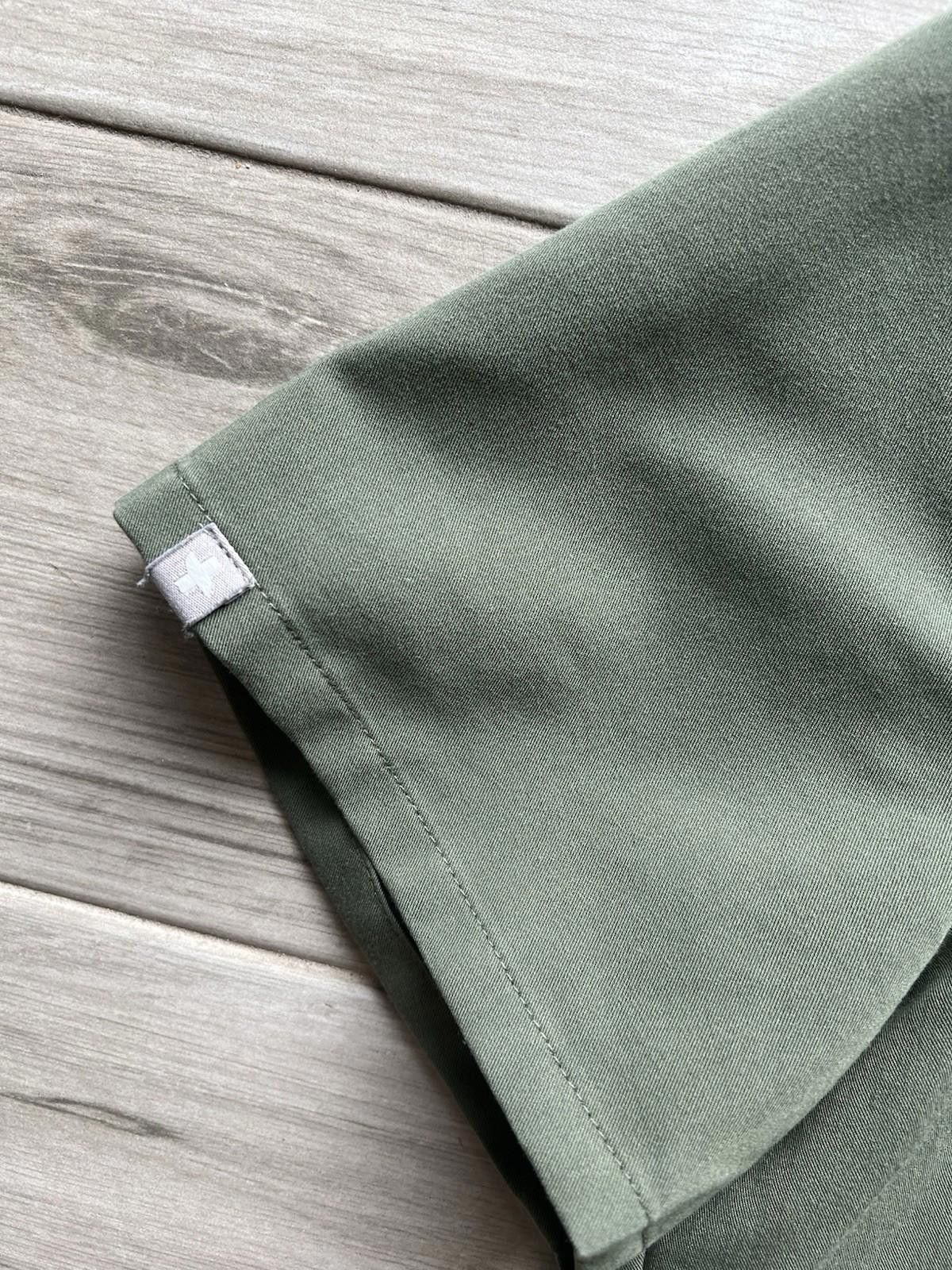 Designer FIGS Technical Collection sz M Scrub Top green Size ONE SIZE - 3 Thumbnail