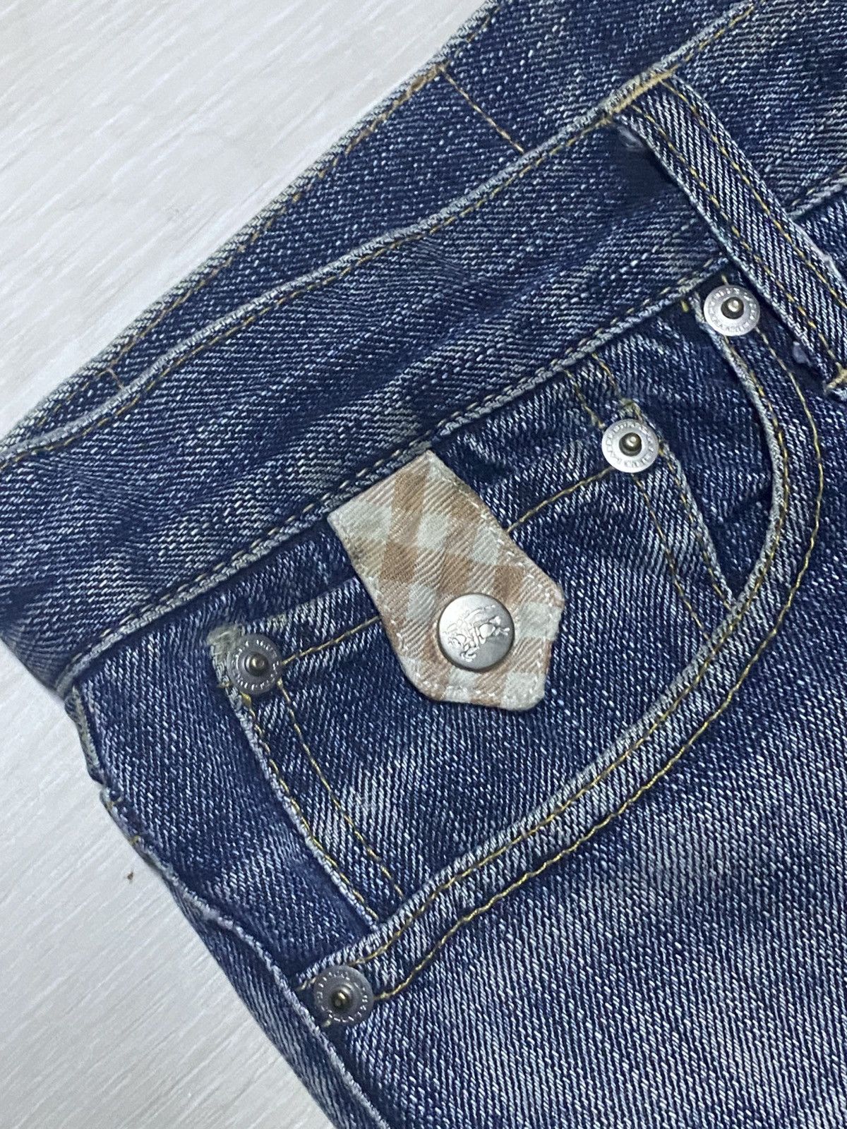 Burberry Vintage Burberry Blue Label Faded Wash Jeans Size US 32 / EU 48 - 7 Thumbnail