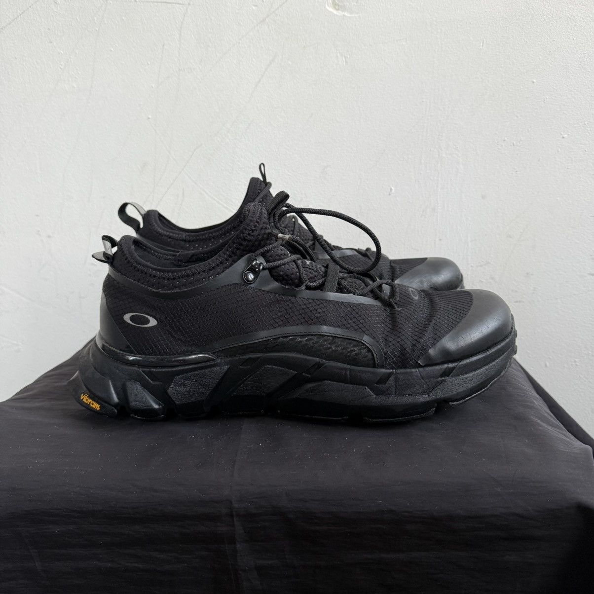 Oakley Oakley Triple Black Light Shield Trainers Size US 11 / EU 44 - 2 Thumbnail