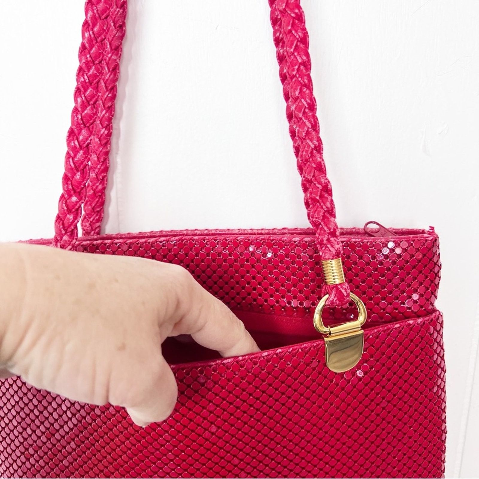 Vintage Vintage Red Medal Mesh Shoulder Bag Size ONE SIZE - 2 Thumbnail