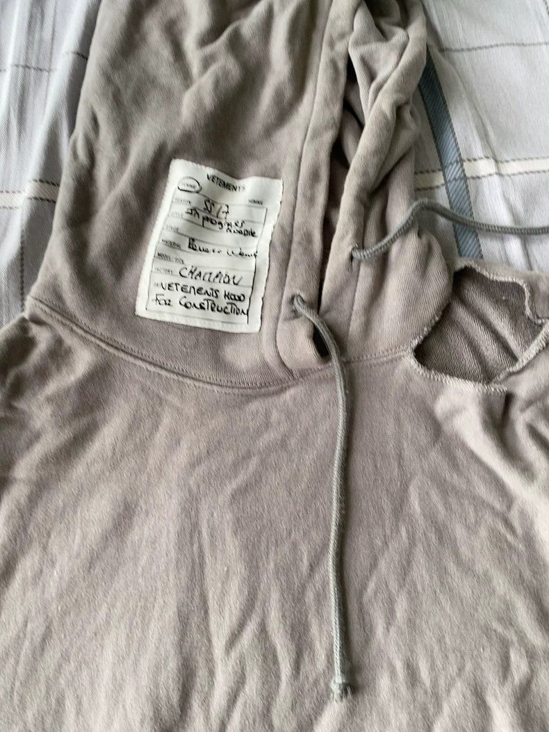 Vetements Vetements Champion Collaborative Distressed Off-the-should Size US L / EU 52-54 / 3 - 4 Thumbnail