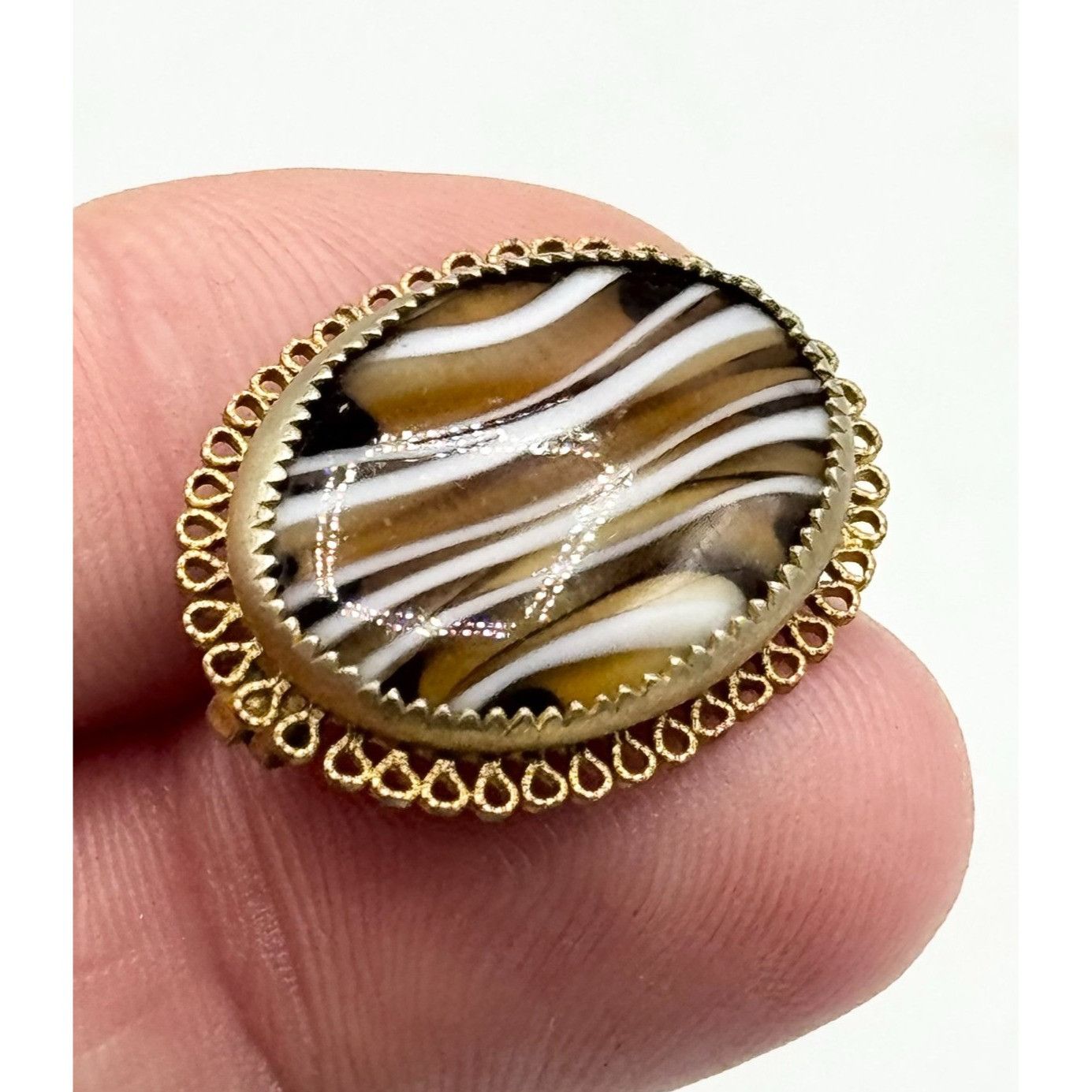 Vintage Estate antique striped striated agate stone brooch p