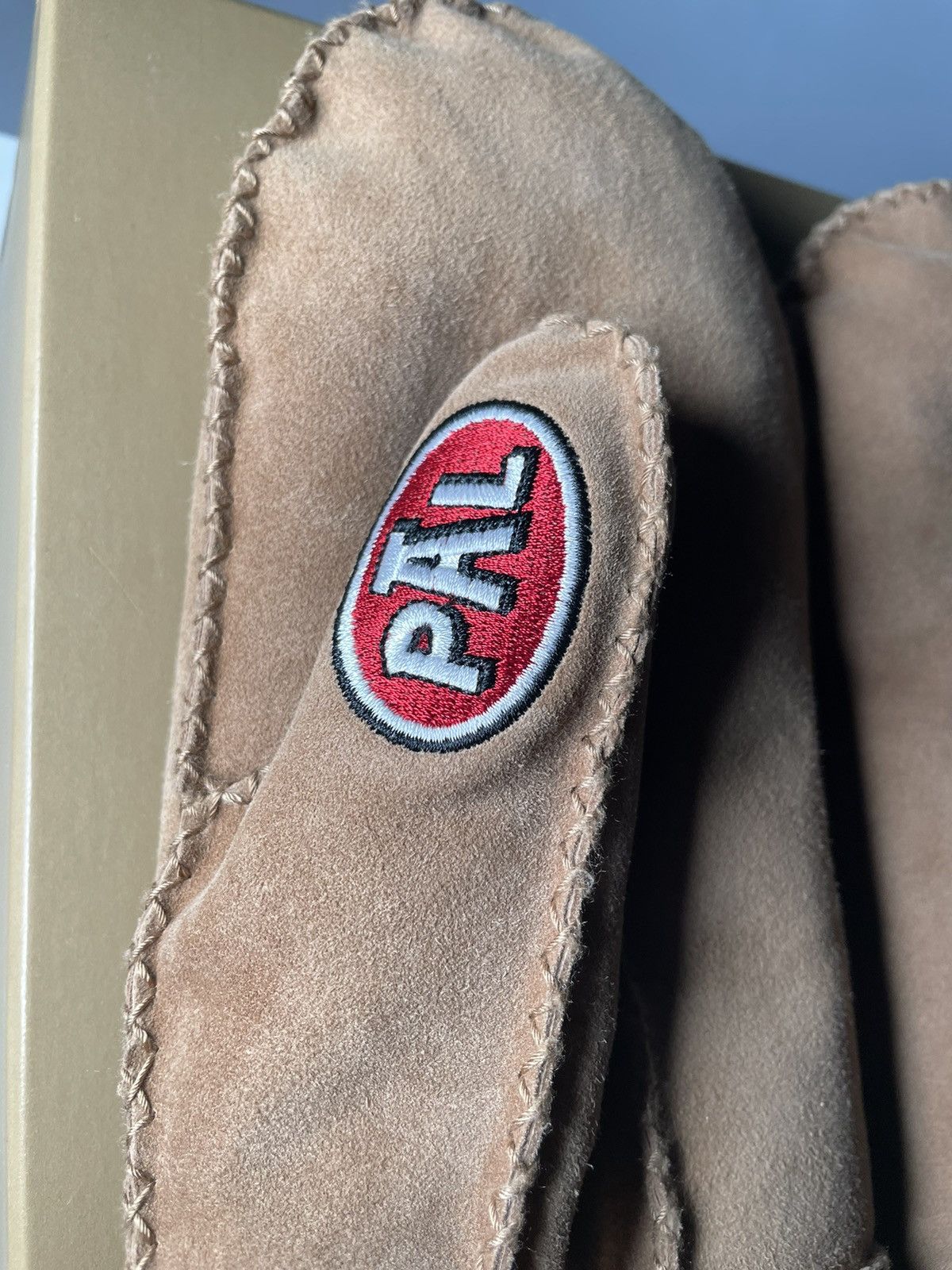 Palace × Ugg Palace x UGG Sheepskin Mitten Size ONE SIZE - 9 Thumbnail