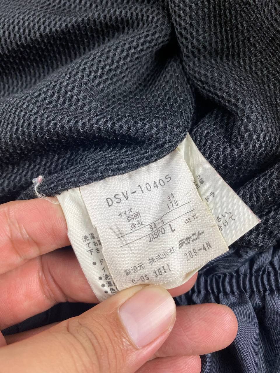descente snow adventure multipocket jacket nice design