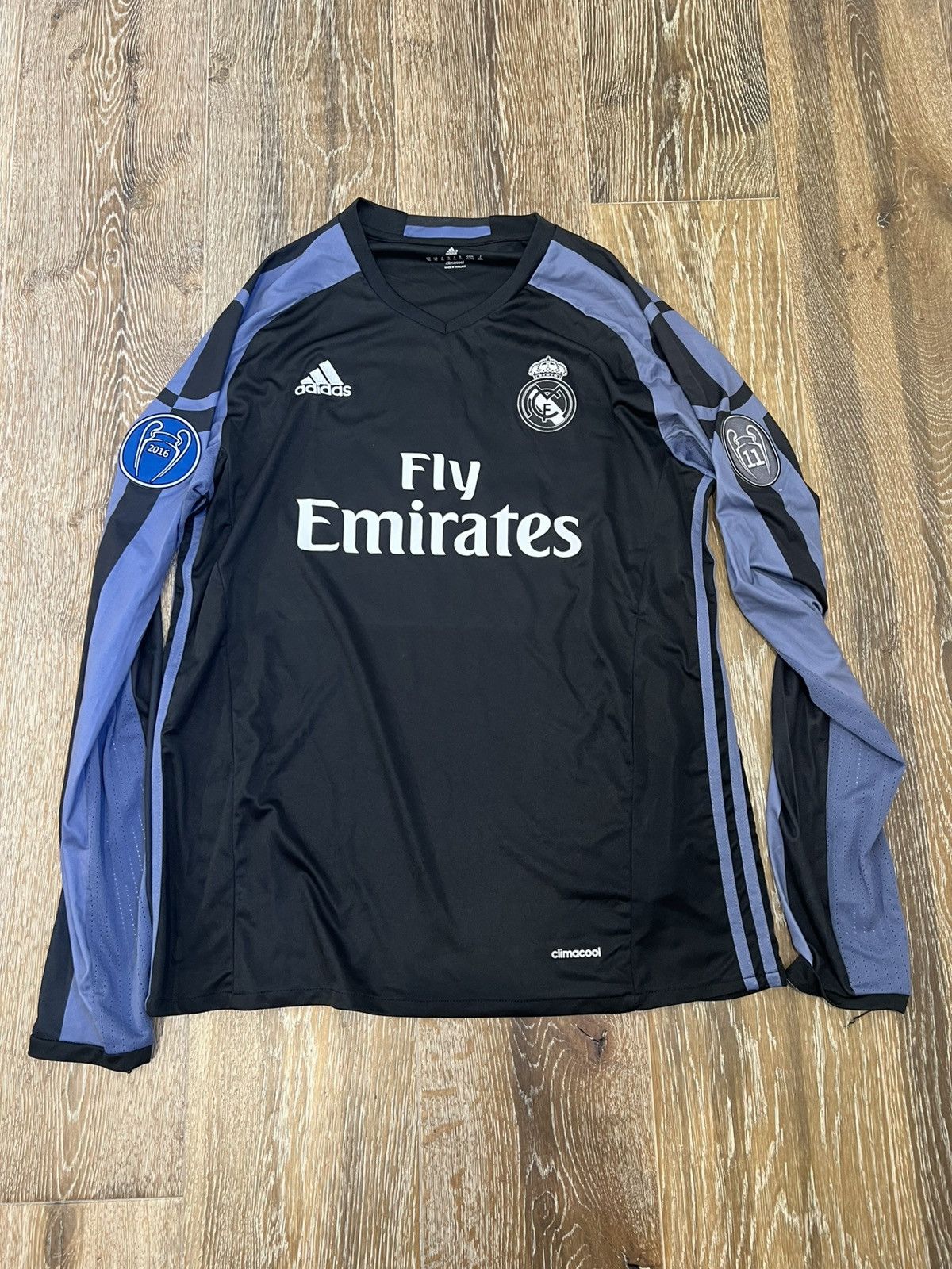 Adidas 2016 real Madrid adidas soccer kit jersey long sleeve Size US XL / EU 56 / 4 - 1 Thumbnail