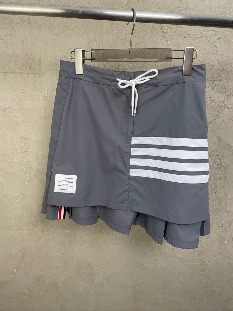 Thom Browne Thom browne Gray four-striped stitching half-skirt pleated Size 26" / US 2 / IT 38 - 1 Thumbnail