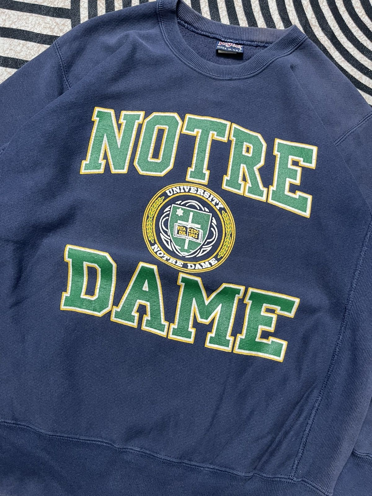 Jansport 90s JANSPORT NOTRE DAME UNIVERSITY FADED CREWNECK Size US L / EU 52-54 / 3 - 5 Thumbnail