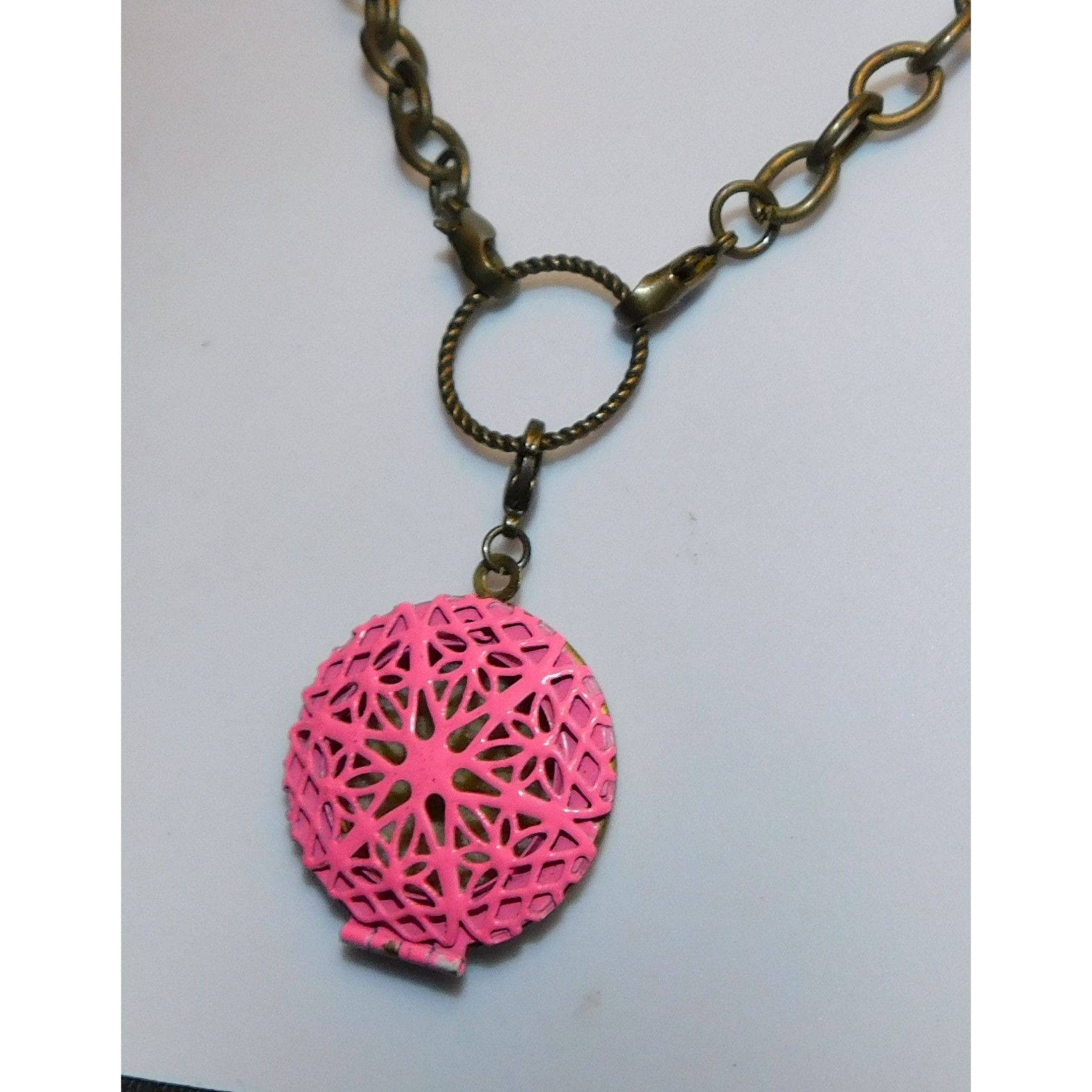 Other Floral Filigree Locket Necklace Gold Tone With Pink Enamel Size ONE SIZE - 6 Thumbnail