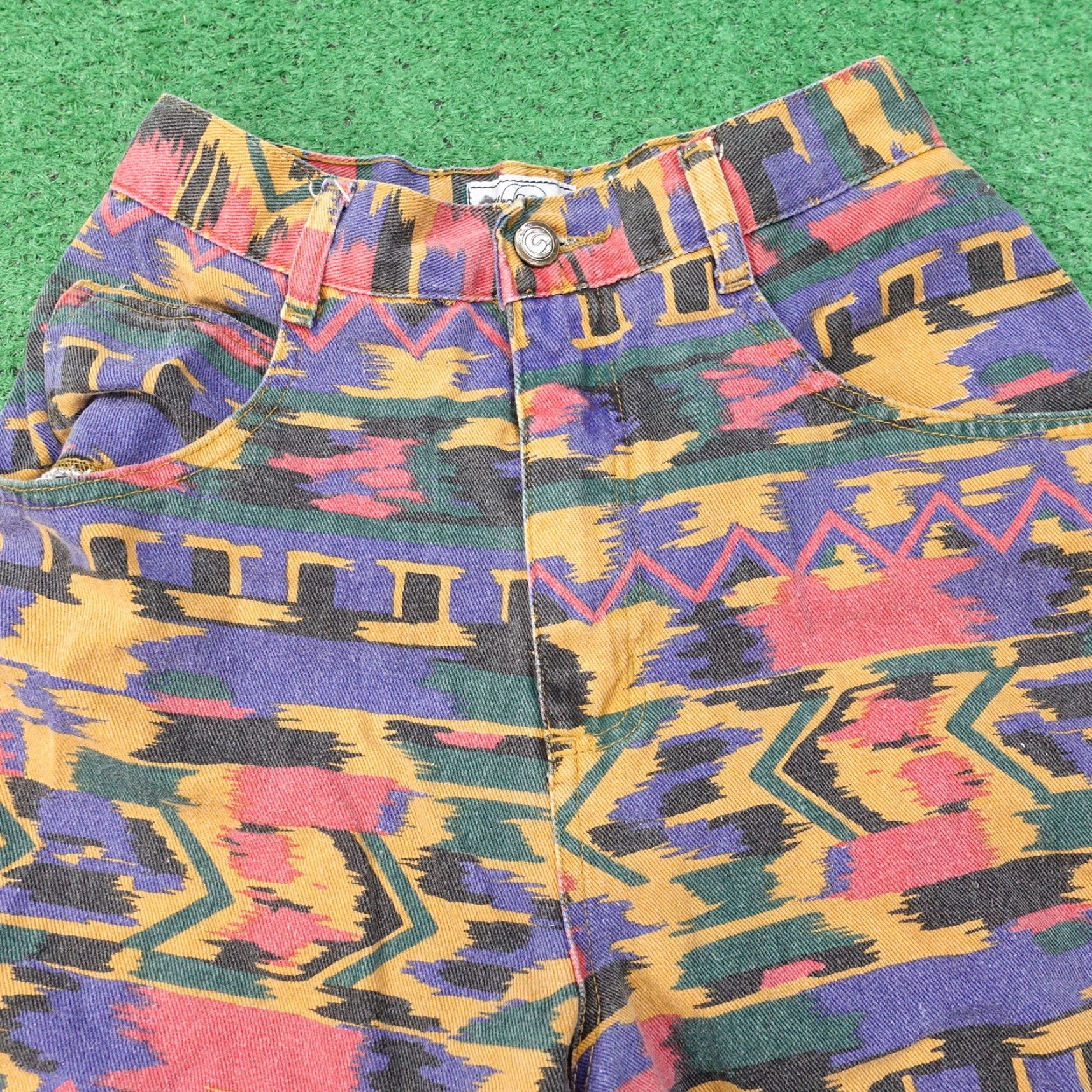 Oleg Cassini Oleg Cassini Vintage Aztec Print Denim Shorts Women’s Size 6/24 Casual Summer Fashion Size 28" / US 6 / IT 42 - 2 Thumbnail
