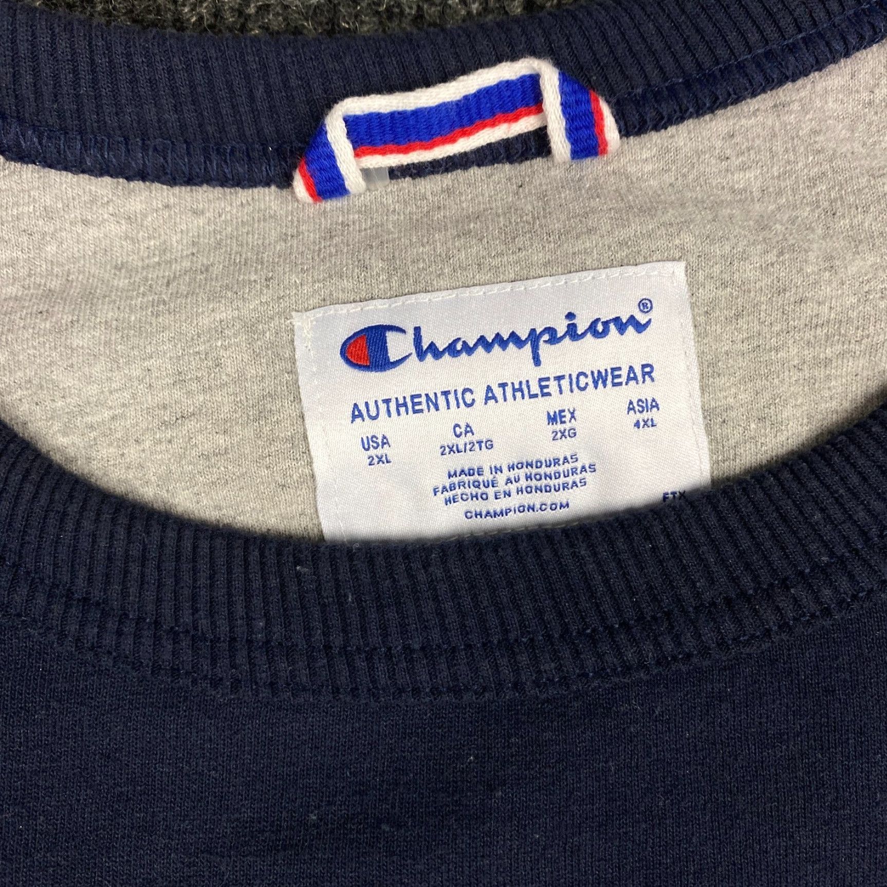 Champion VINTAGE Champion Crewneck Sweatshirt Navy Blue XXL 2XL Logo Embroidered Cotton Blend Fleece Men Pullover Sweatshirt Blue 50/50 American Logo Mens Size US XXL / EU 58 / 5 - 4 Thumbnail
