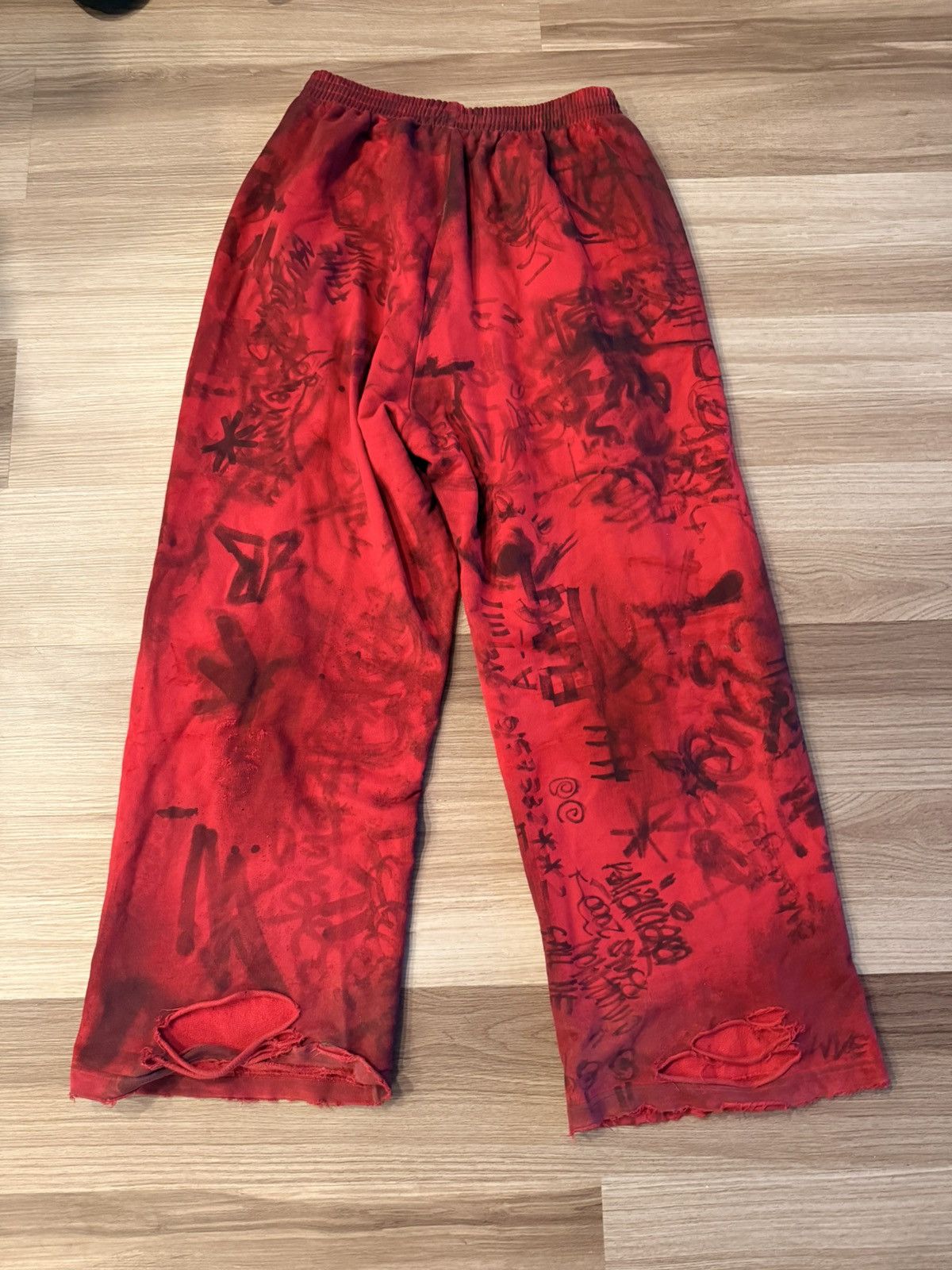 Balenciaga Balenciaga SS23 Red Skater Graffiti Sweatpants Size US 34 / EU 50 - 4 Thumbnail