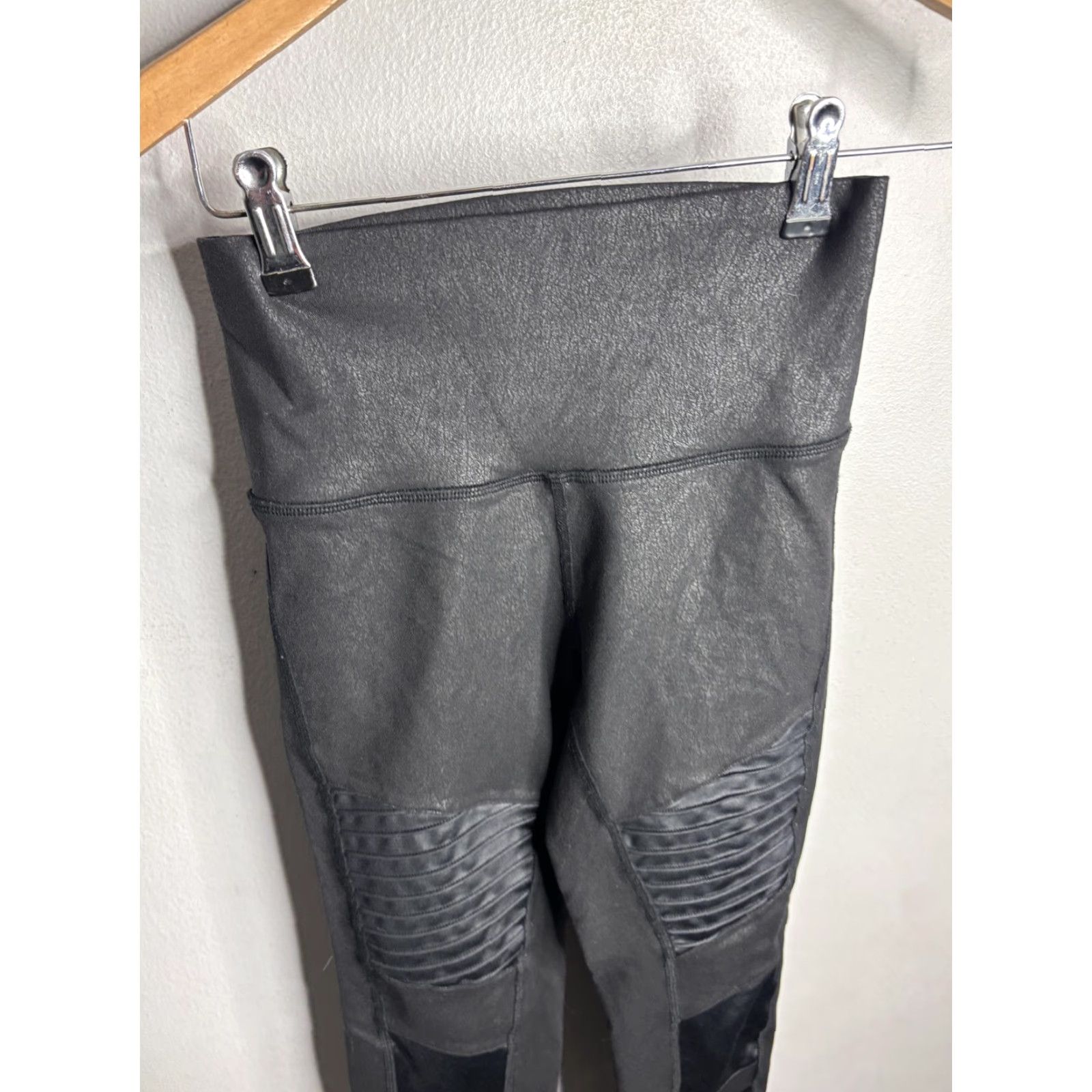 Alo Yoga Alo Yoga Leggings Womens XS Black High Waist Moto Faux Leather Athletic Size 26" / US 2 / IT 38 - 5 Thumbnail