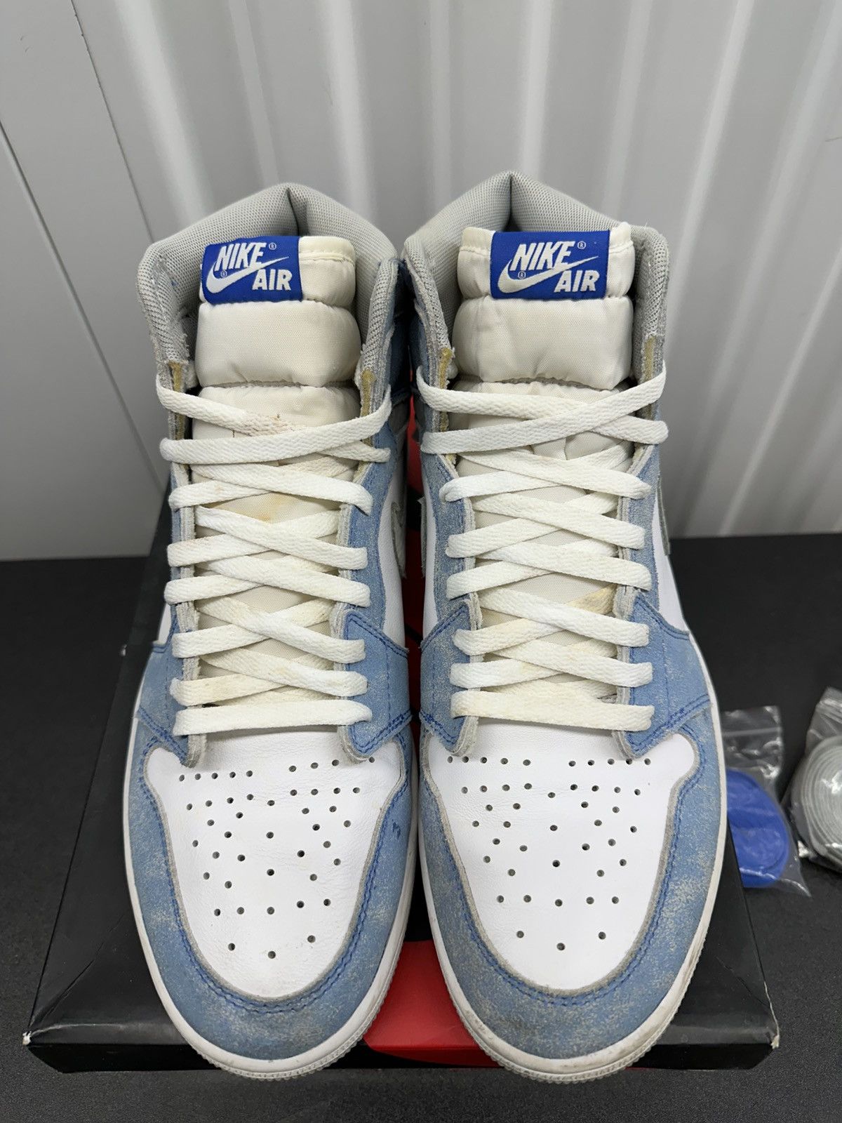 Jordan Brand Nike Air Jordan Retro 1 High Hyper Royal 555088402 Size 9.5 Size US 9.5 / EU 42-43 - 2 Thumbnail