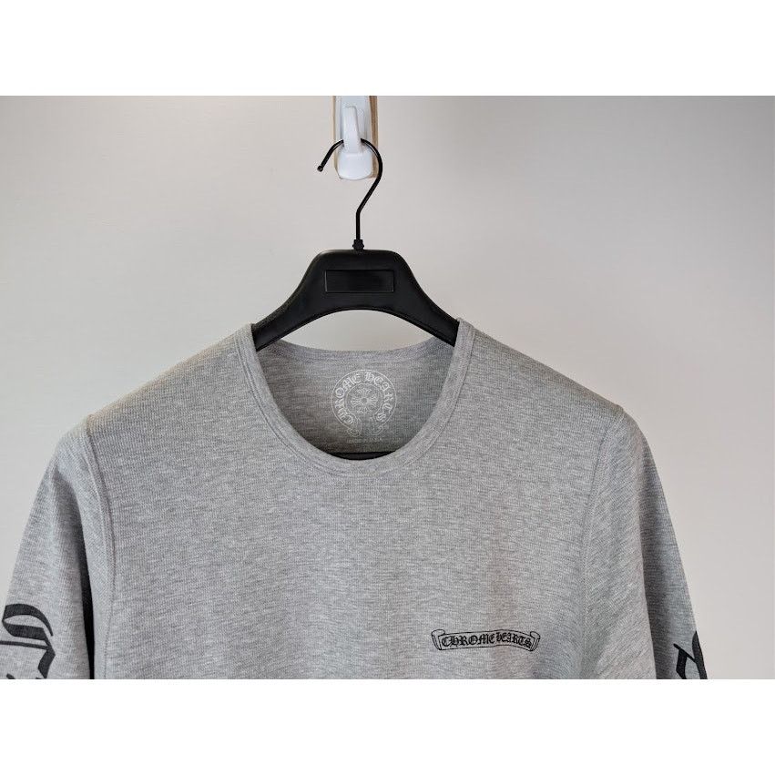 Chrome Hearts o1rshd1 Scroll Logo Long-Sleeve T-Shirt in Grey Size US L / EU 52-54 / 3 - 3 Thumbnail