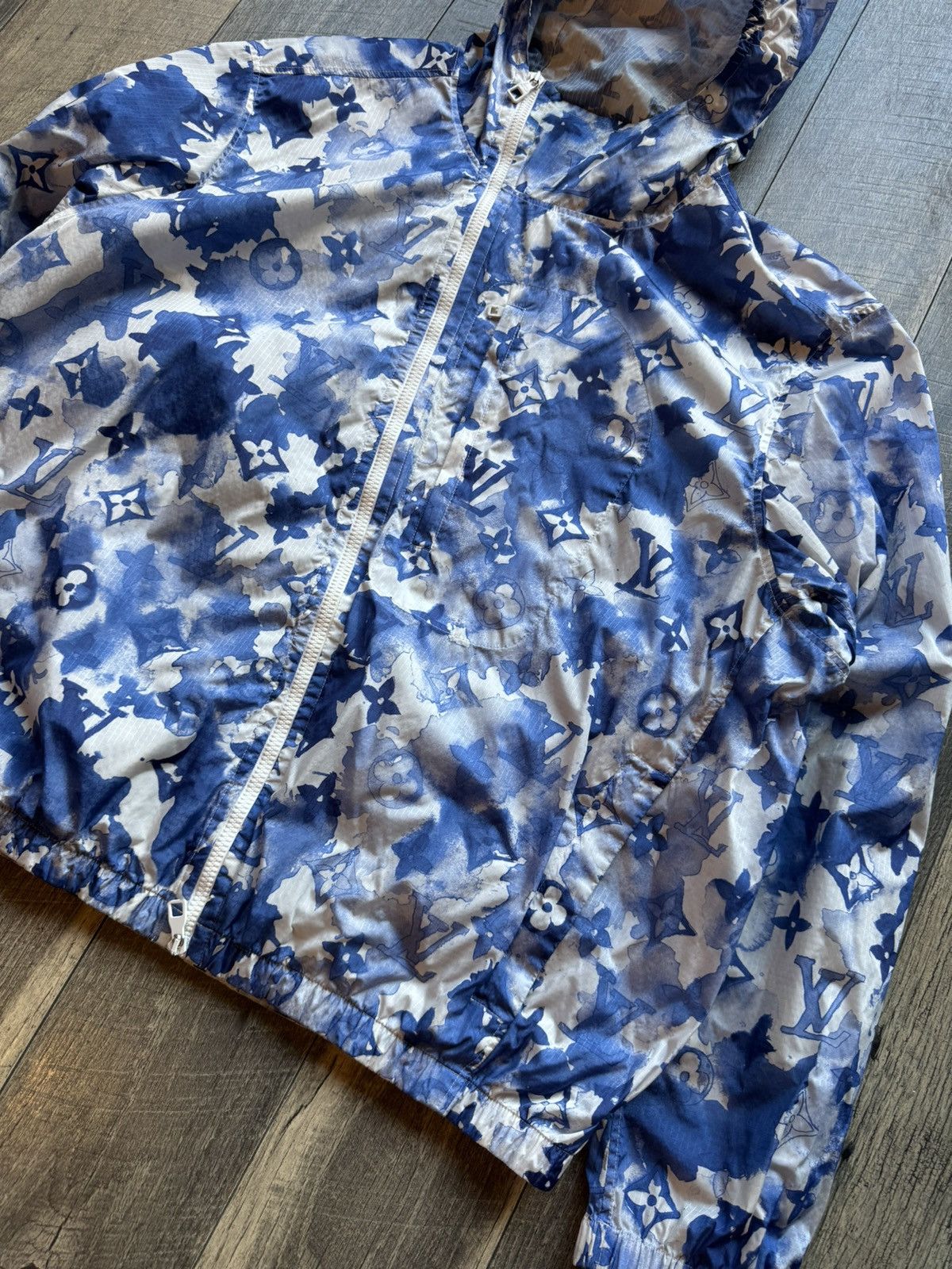 Louis Vuitton 青系 ジャンパー Louis Vuitton Men's Blue Watercolor Windbreaker – Luxuria & Co.