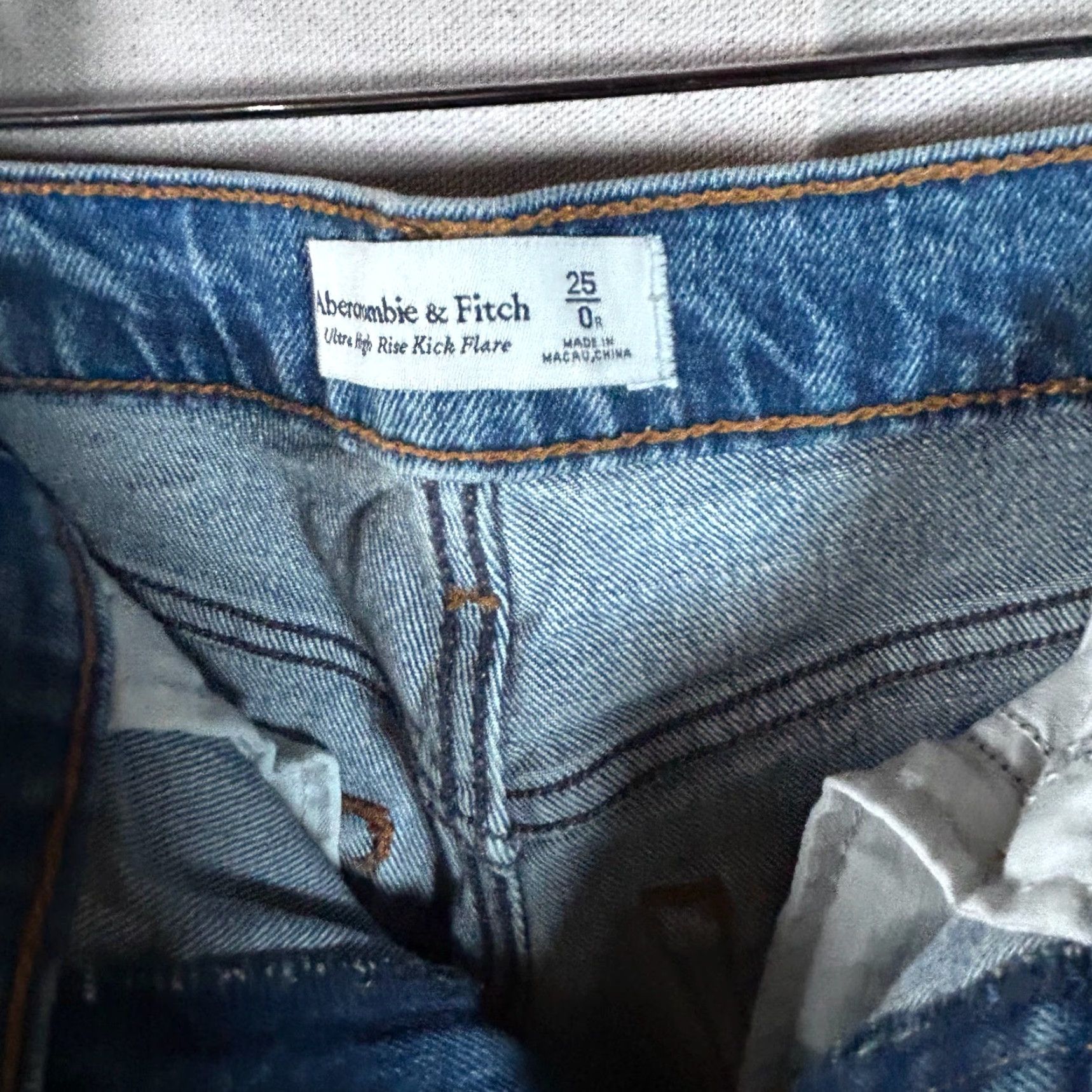 Abercrombie & Fitch Abercrombie & Fitch Jeans Blue Size 25 Ultra High Rise Kick Flare Distressed 5-Pocket Denim Women's Pants Vintage N/A Size 42" / US 20 - 3 Thumbnail