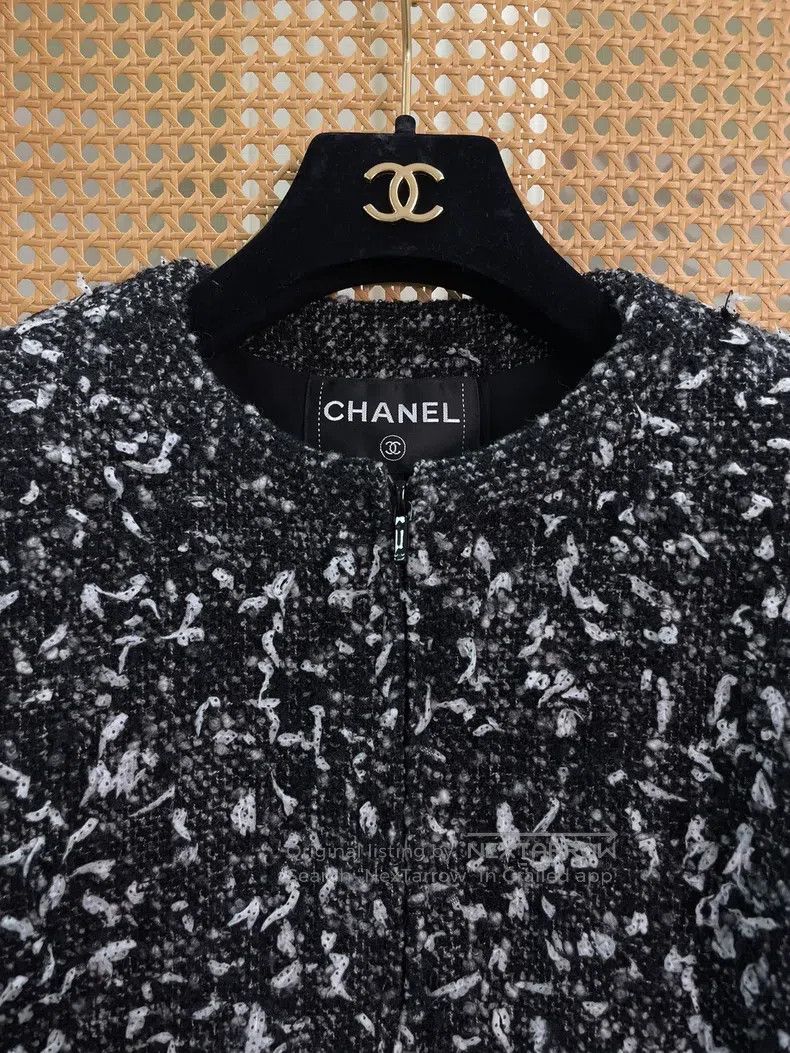 Chanel Chanel 19B black and white snowflake tweed zipper jacket Size XS / US 0-2 / IT 36-38 - 4 Thumbnail