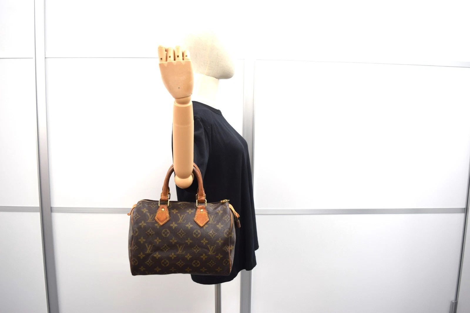 Louis Vuitton LV Speedy 25 Hand Bag Monogram Canvas M41528 Size ONE SIZE - 3 Thumbnail