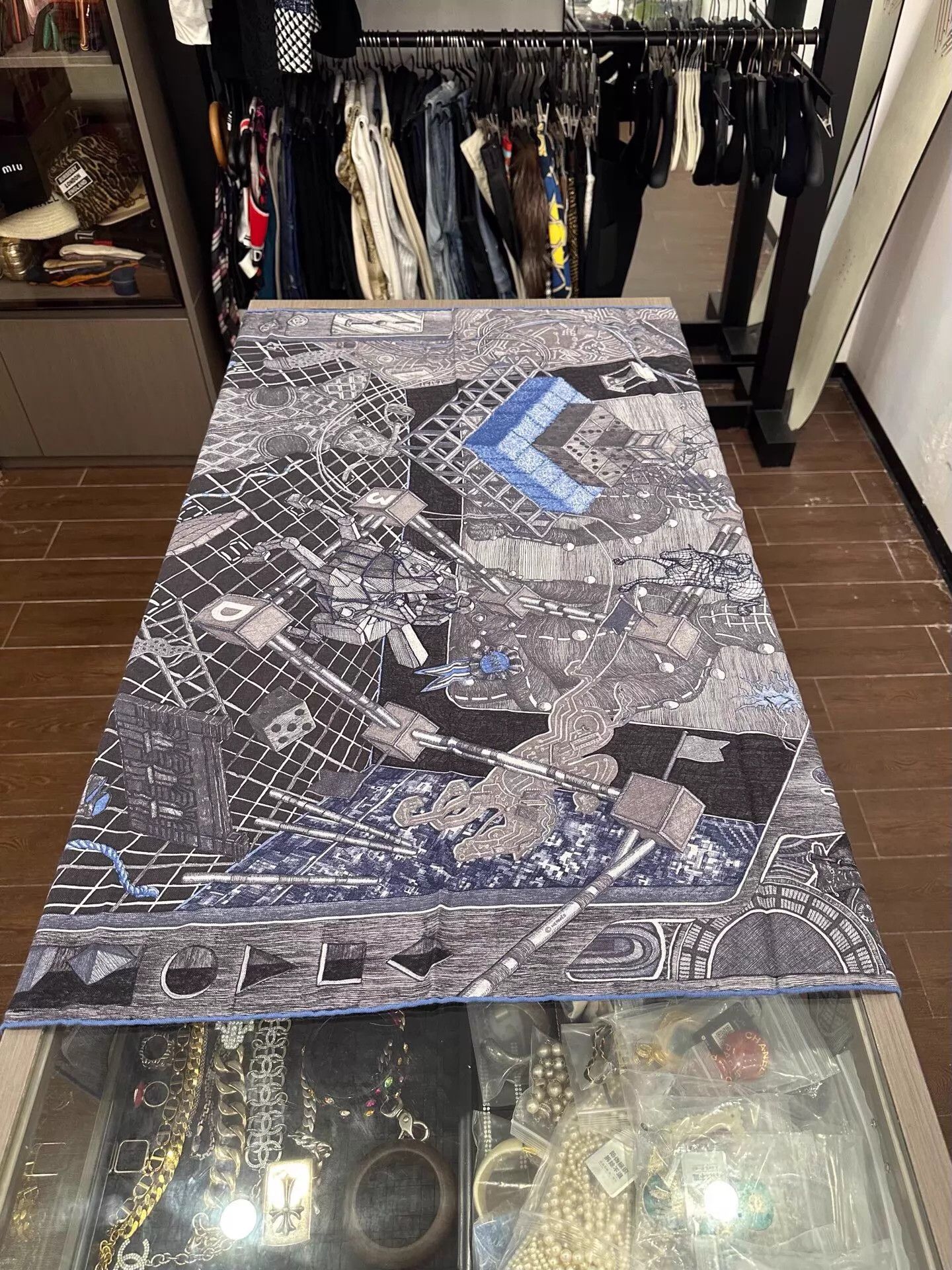 Hermes Hermes Mech Knight Logo Cashmere-Silk Scarf 100x100cm Artist Size ONE SIZE - 3 Thumbnail