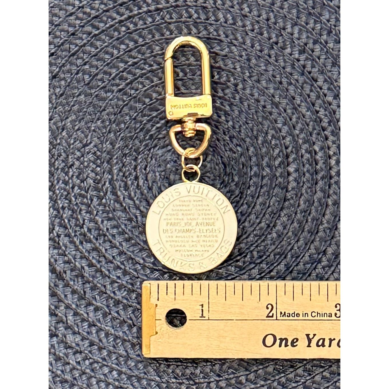 Other Gorgeous White & Gold Handmade Designer Bag Charm Keychain Size ONE SIZE - 7 Thumbnail