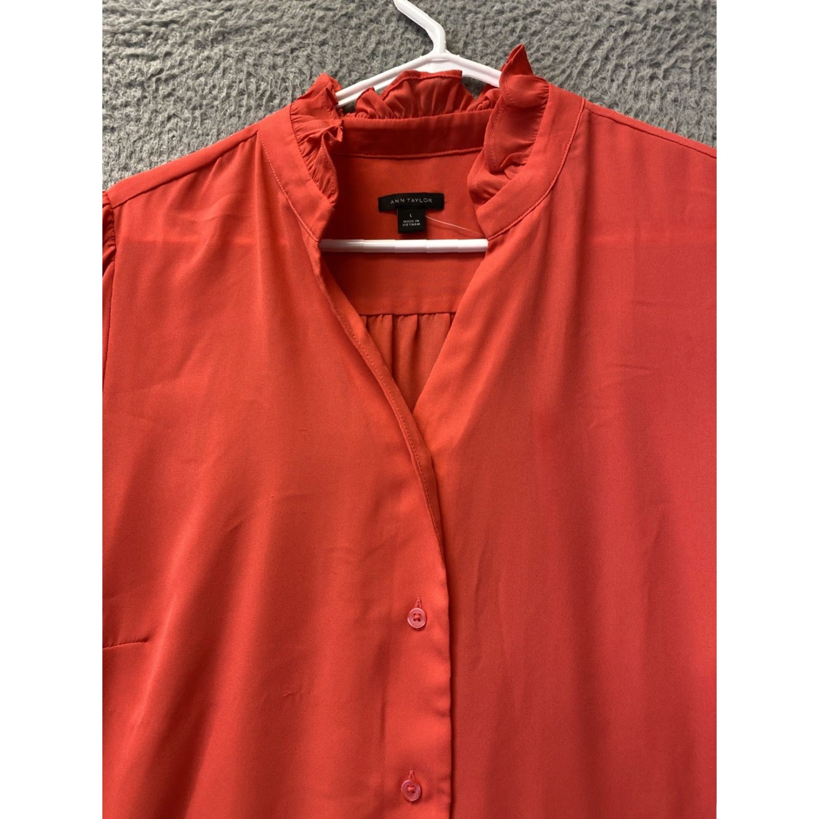 Ann Taylor Ann Taylor LOFT Button-Up Shirt Blouse Women's Coral L Size Button Up Collared Classic/Fitted Sleeve Long Sleeve Polyester Solid Size L / US 10 / IT 46 - 2 Thumbnail