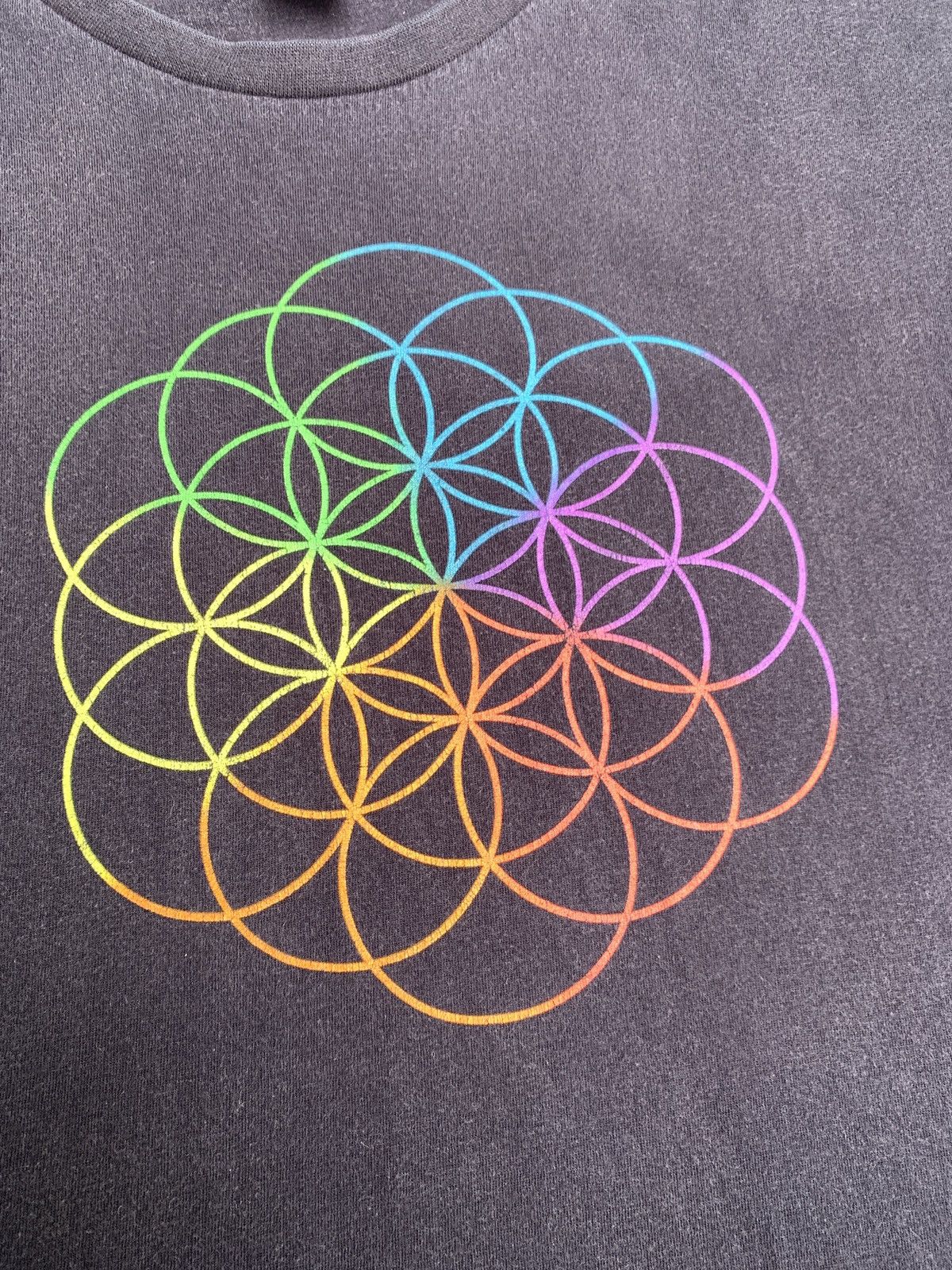 Band Tees 2017 Coldplay "A Head Full of Dreams" World Tour Tee Size US L / EU 52-54 / 3 - 4 Thumbnail