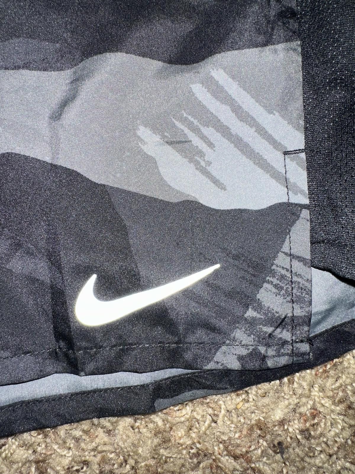 Nike Nike Challenger 7" Brief Lined Camo Running Shorts Size US 34 / EU 50 - 2 Thumbnail