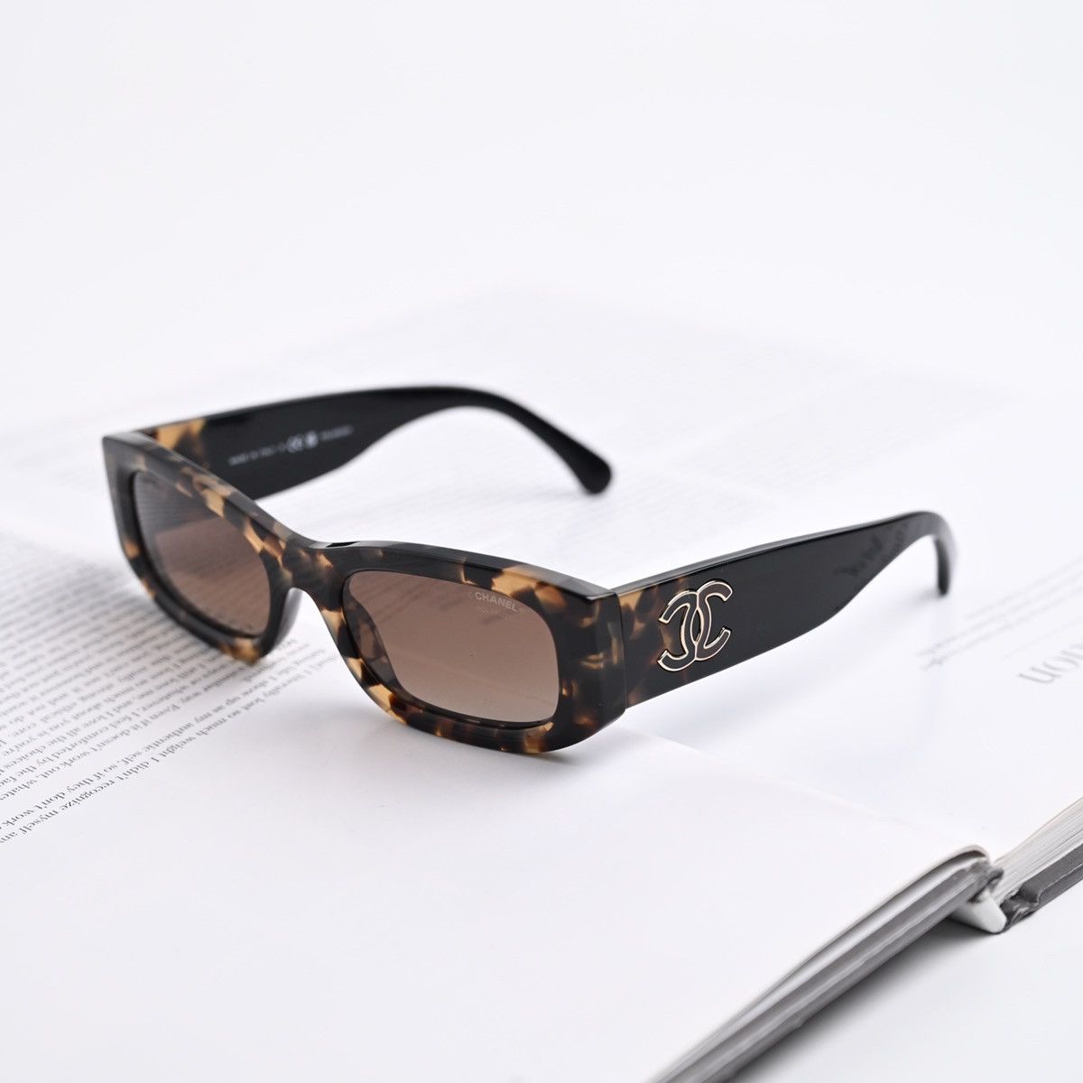 Chanel CHANEL 0CH5525 1770S9 SUNGLASSES Size ONE SIZE - 1 Thumbnail