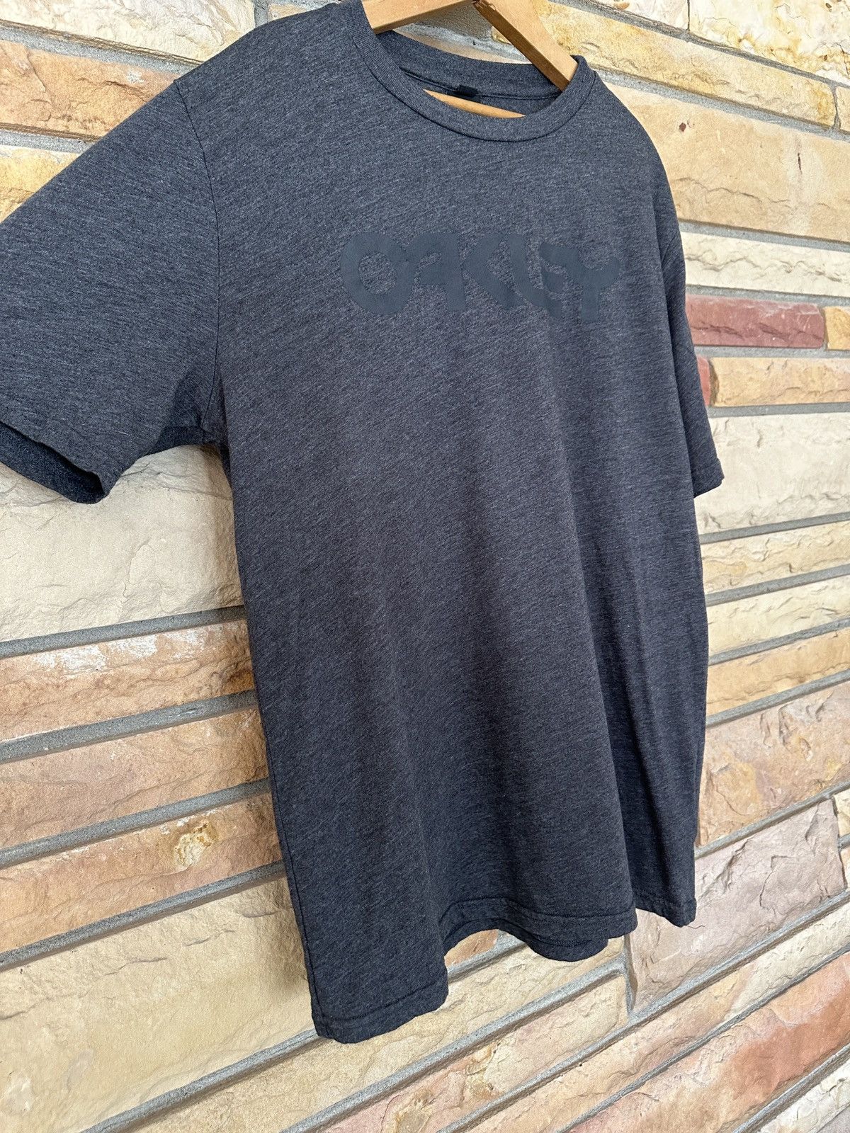 Japanese Brand Oakley Tonal Logo Graphic Tee Size US L / EU 52-54 / 3 - 2 Thumbnail