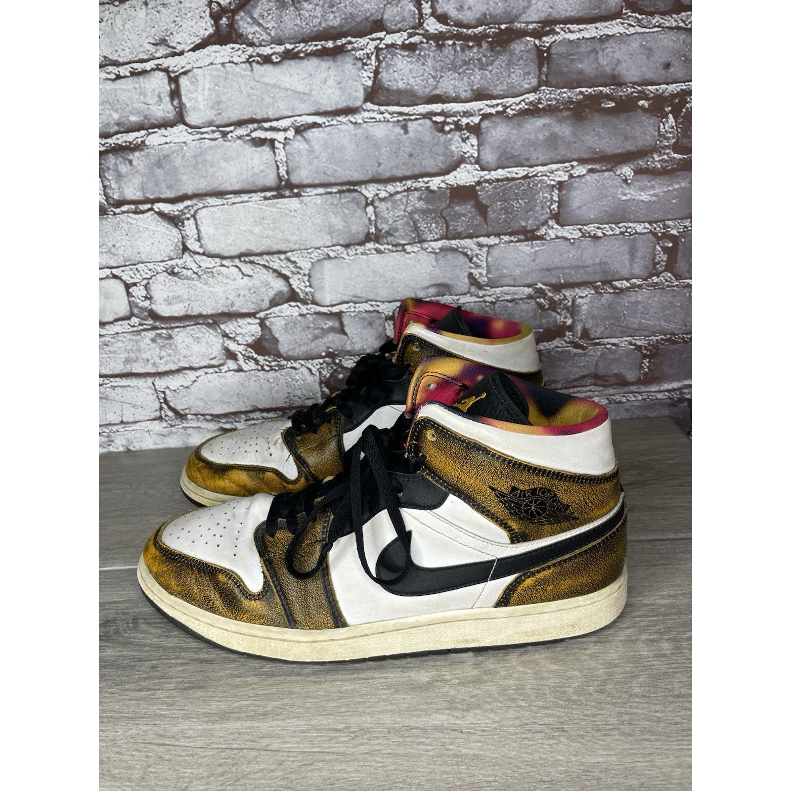 Jordan Brand Air Jordan 1 SE Mid Wear Away Taxi Basketball Shoes Men 13M Size US 13 / EU 46 - 19 Thumbnail