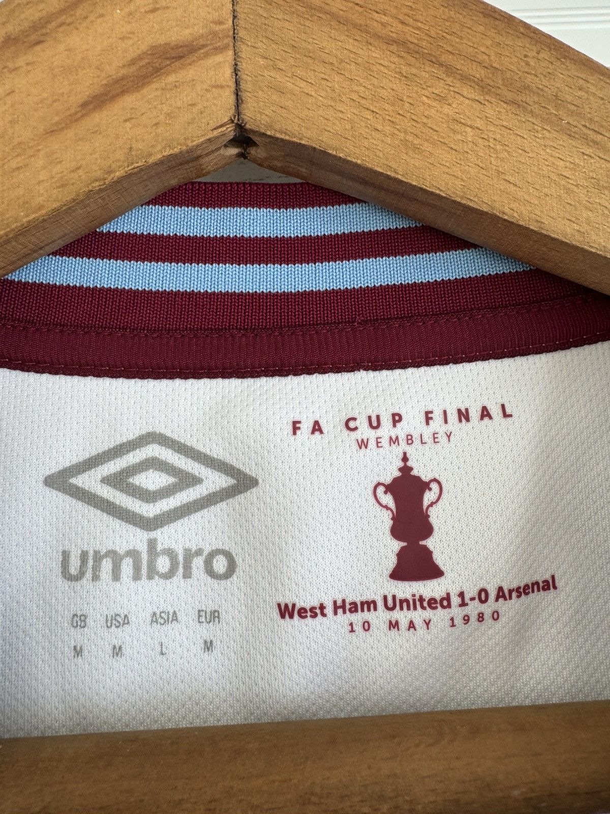 Umbro West Ham United 2019-2020 Away Soccer Jersey Football Shirt Size US M / EU 48-50 / 2 - 13 Thumbnail