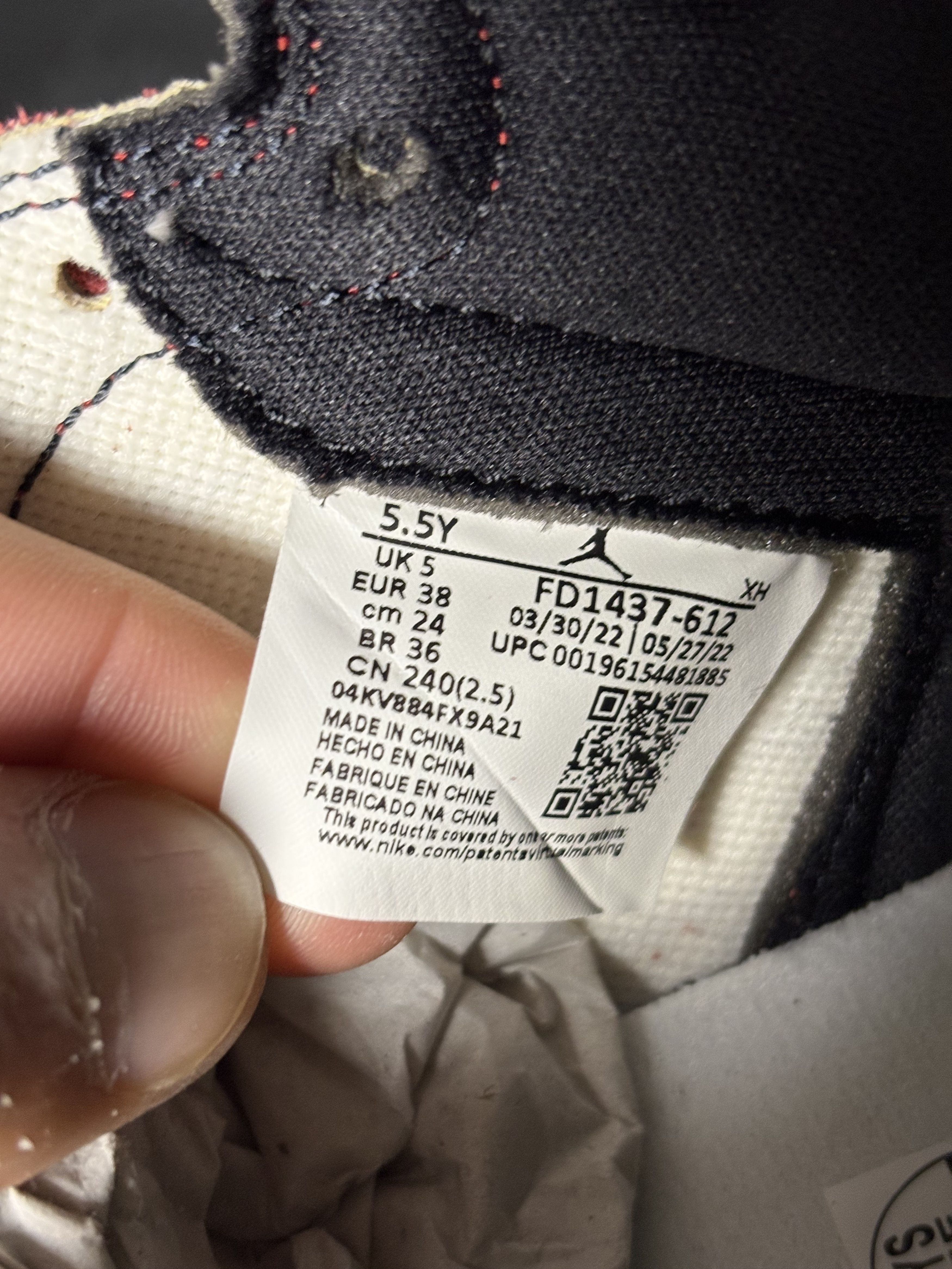 Jordan Brand Air Jordan 1 Retro High OG Chicago "Lost and Found" (GS) Size US 5.5 / EU 38 - 6 Thumbnail