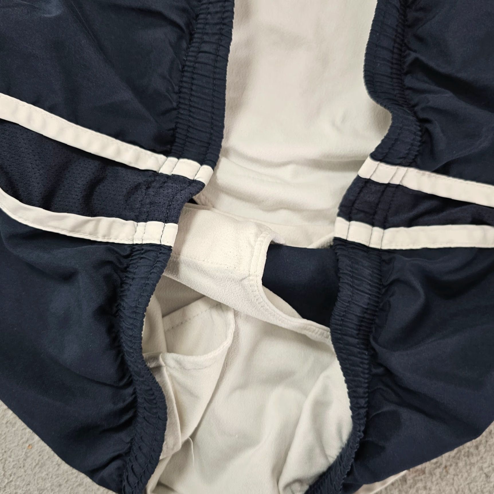 Nike Nike Shorts Womens Medium Navy Lined 3" Ins Stretch Running Gym Short Workout breathable moisture-wicking quick dry casual activewear Size 32" / US 10 / IT 46 - 4 Thumbnail